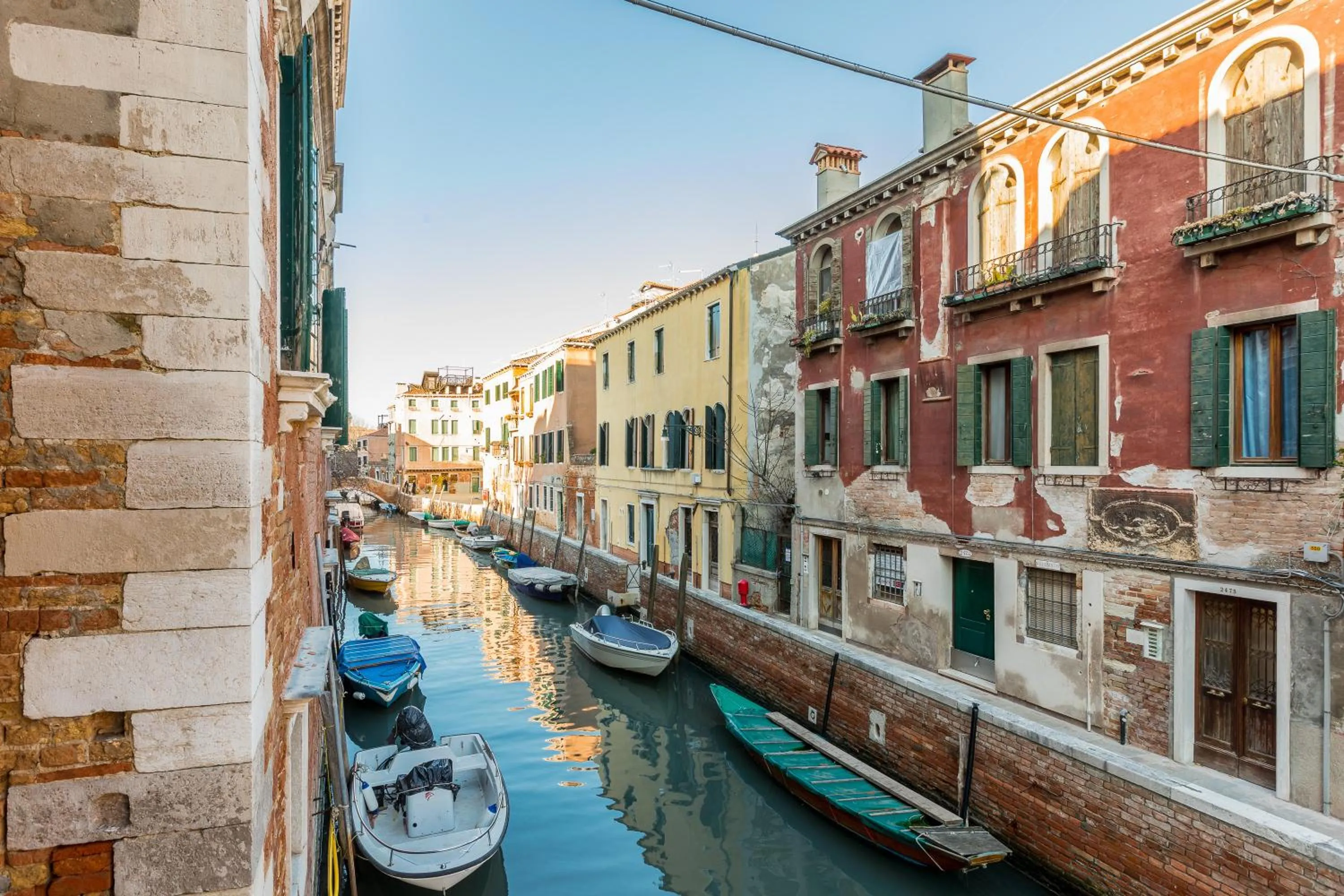Sartor Apartment with Canal View and Private Court