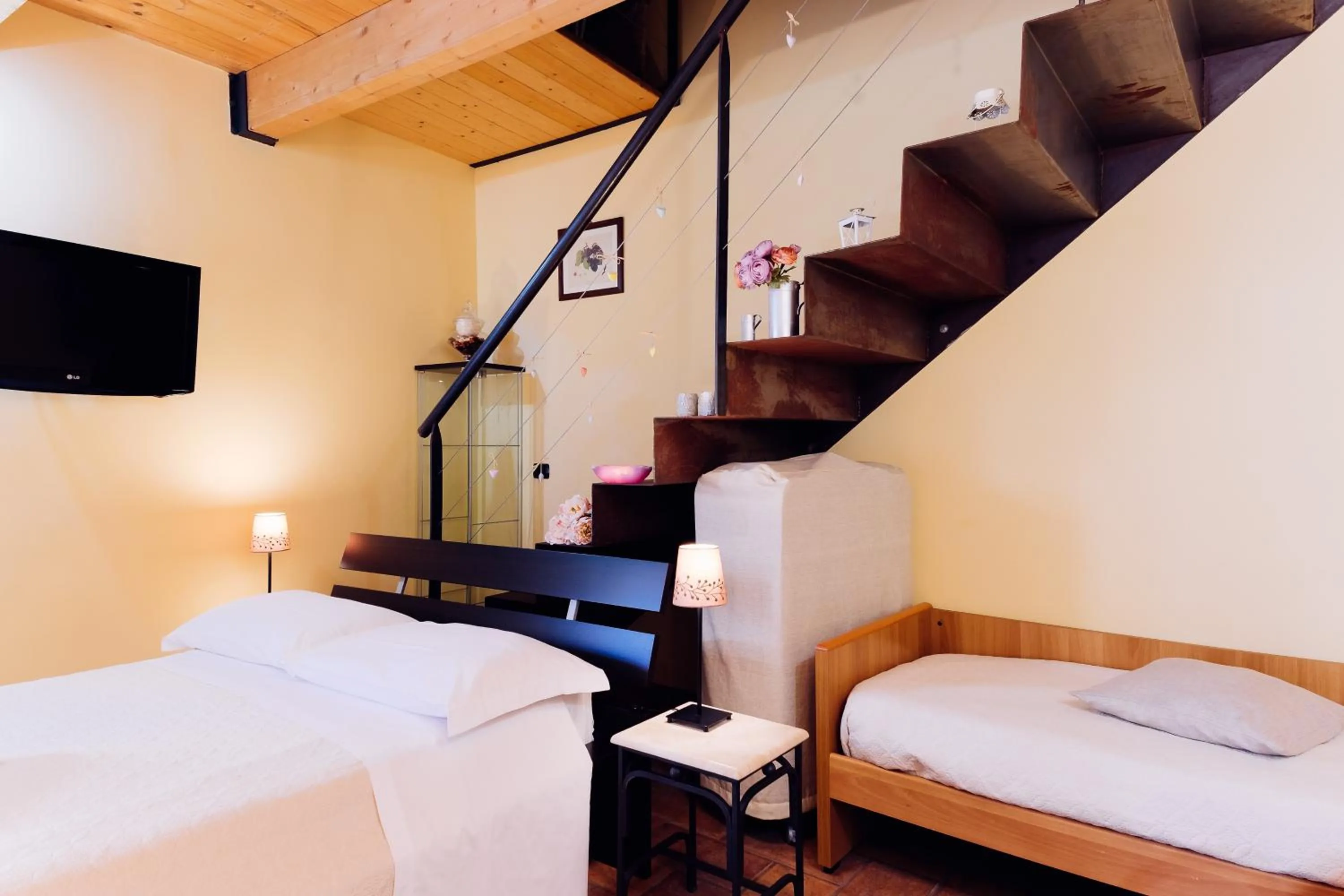 Decorative detail, Bed in B&B La Casa Di Plinio