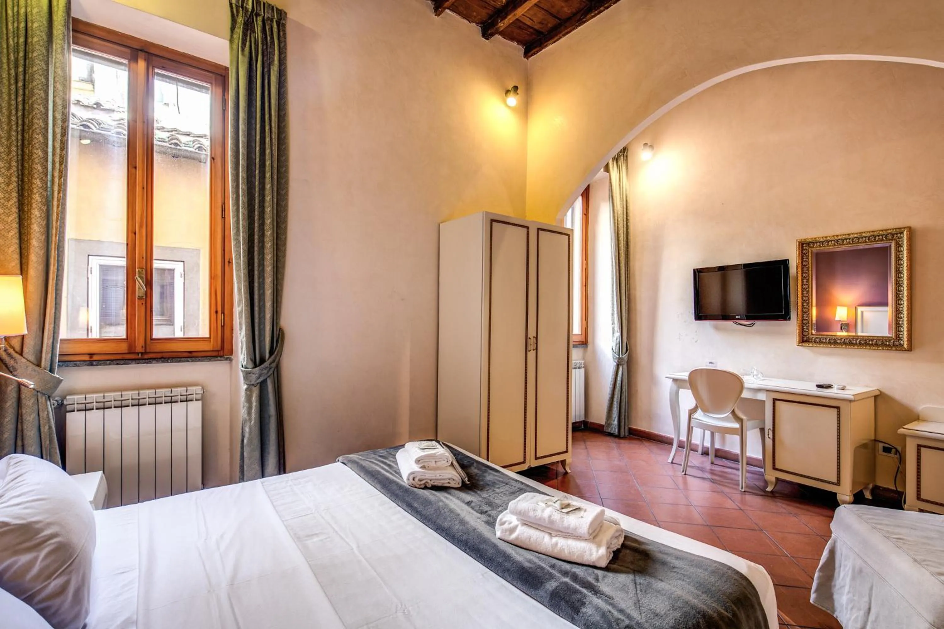 Bed in Guest House o Affittacamere Magenta Fico 2