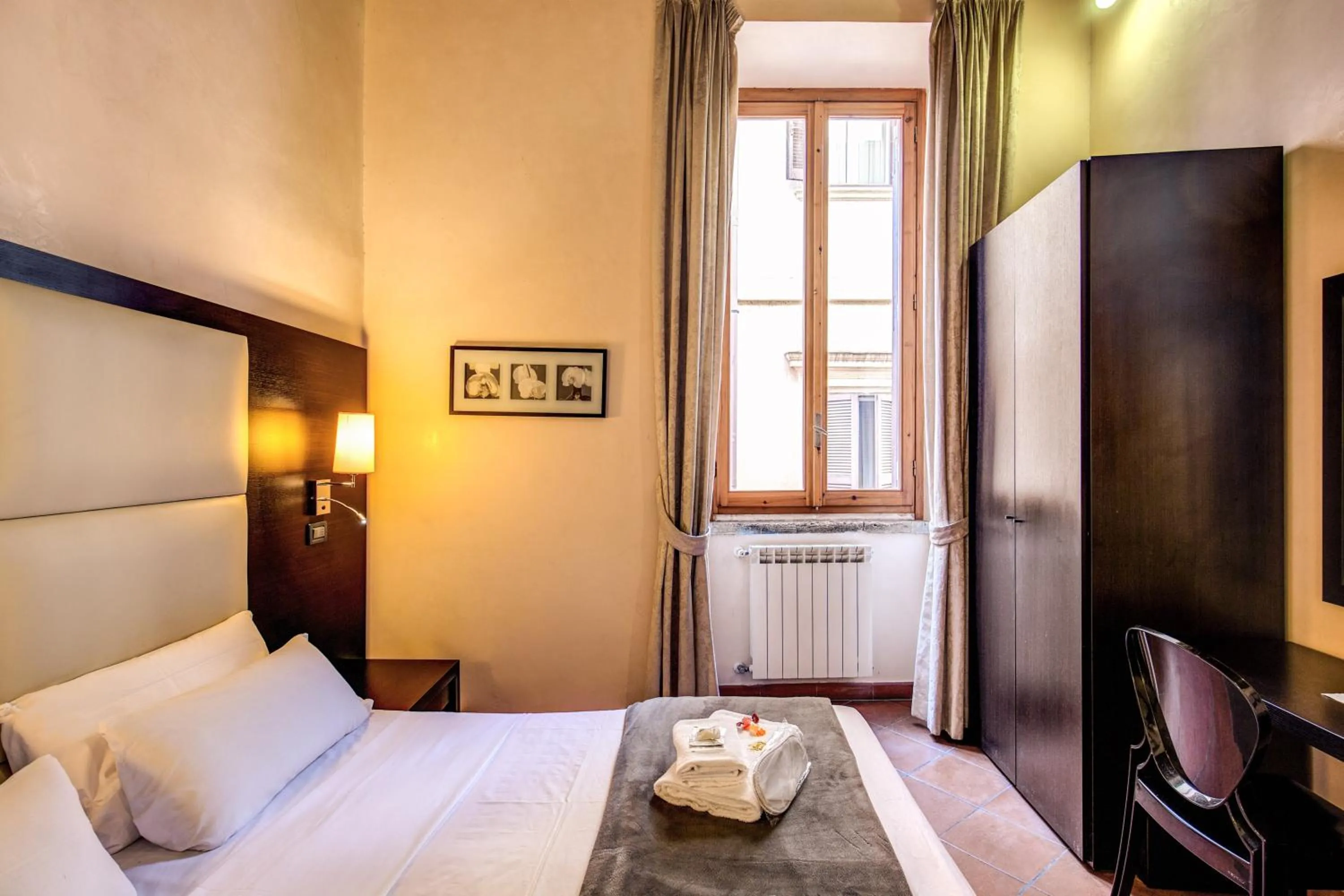 Bed in Guest House o Affittacamere Magenta Fico 2