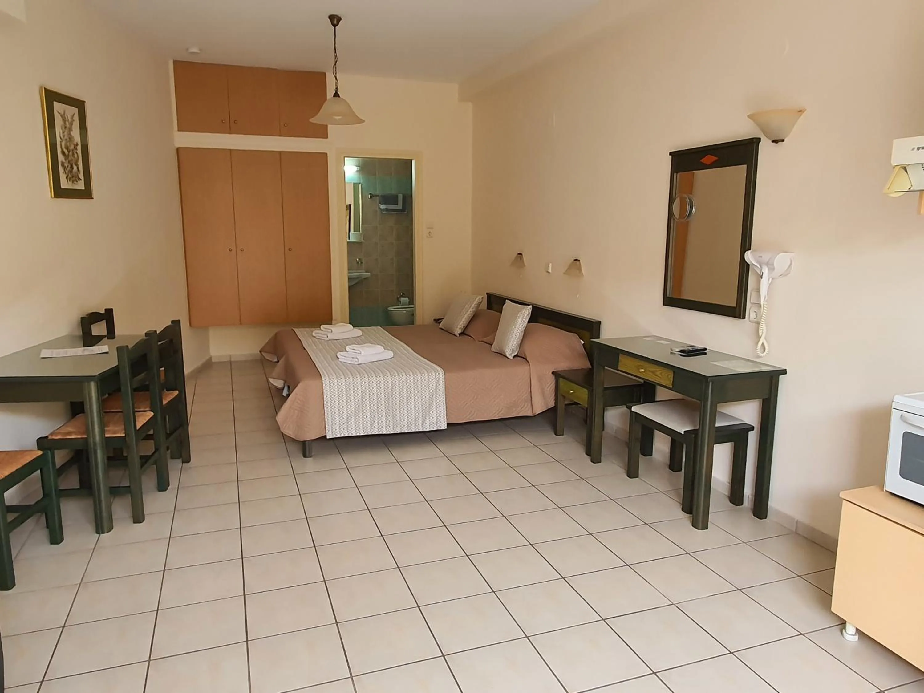 Bedroom, Bed in Zannis Hotel