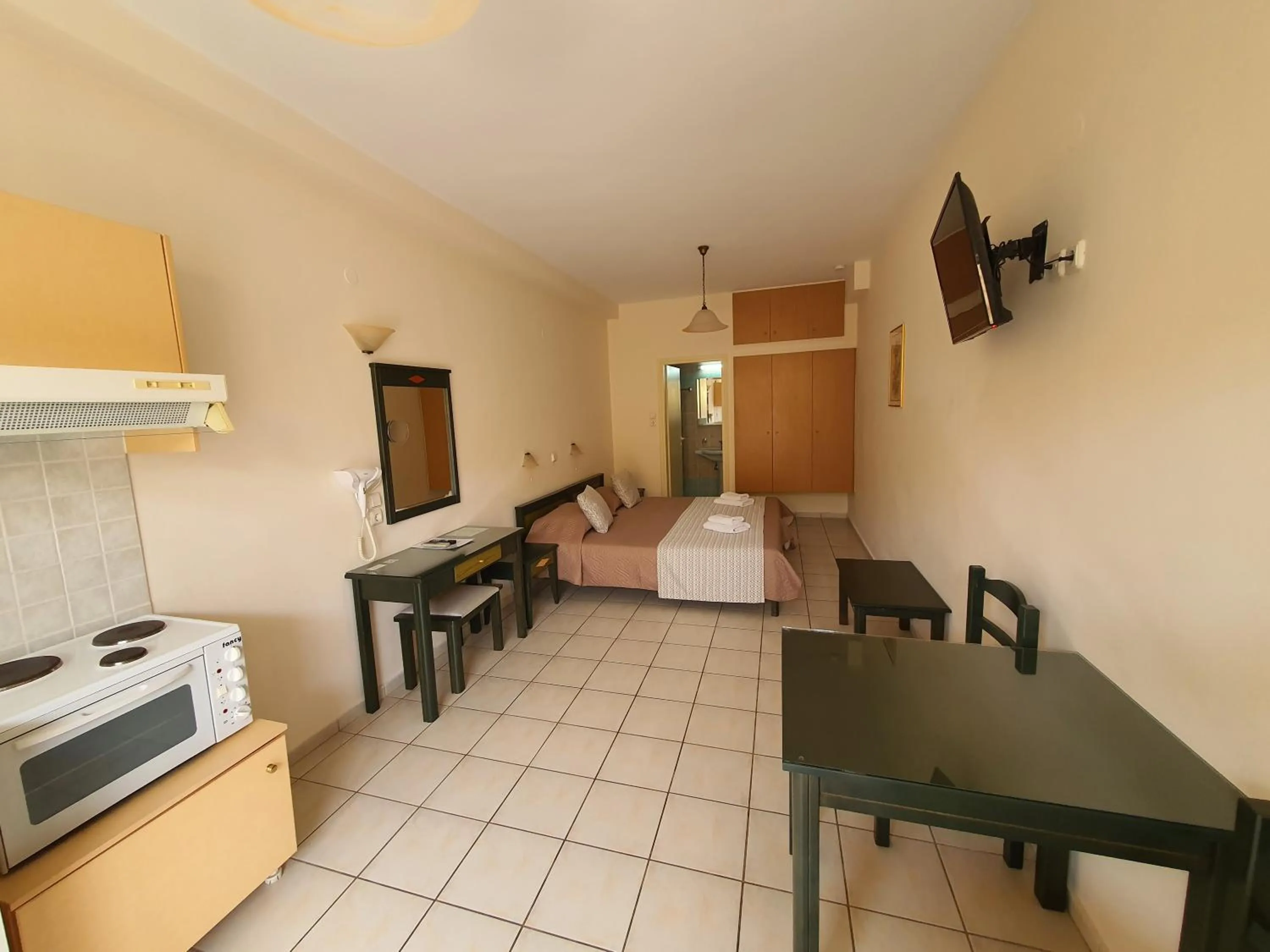 Living room, Bed in Zannis Hotel