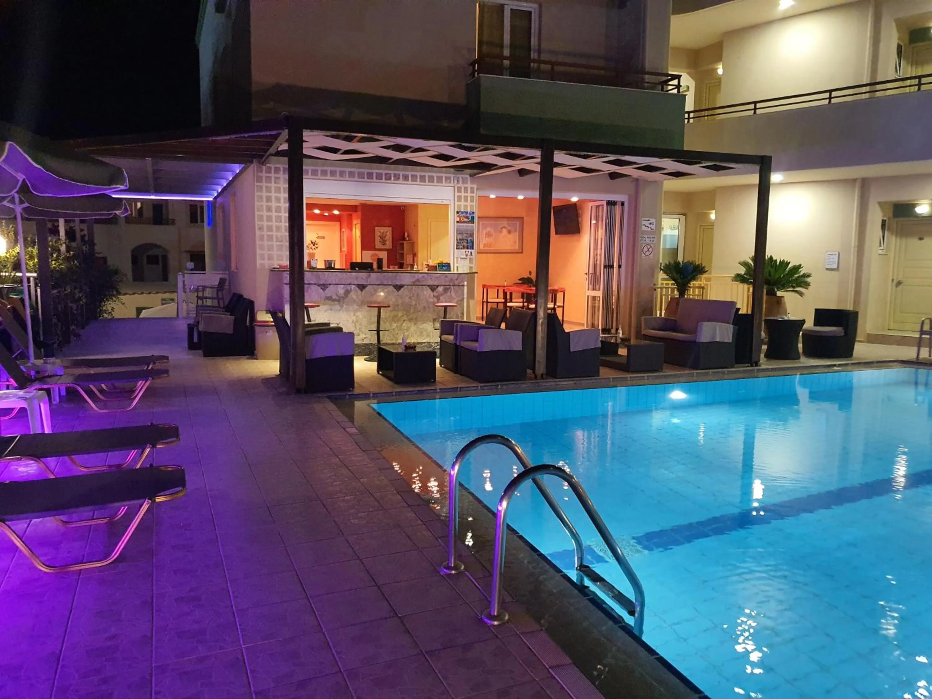 Swimming pool in Zannis Hotel