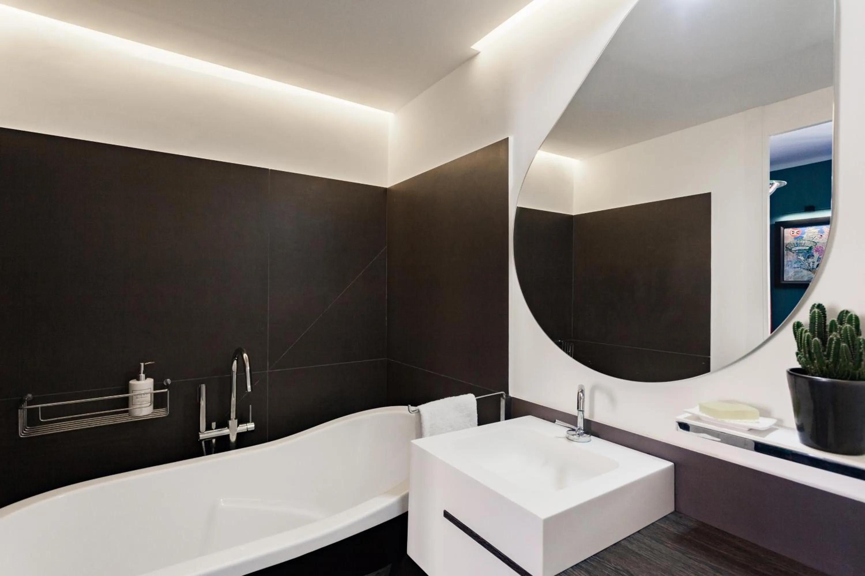 Toilet in Maison Du Collectionneur