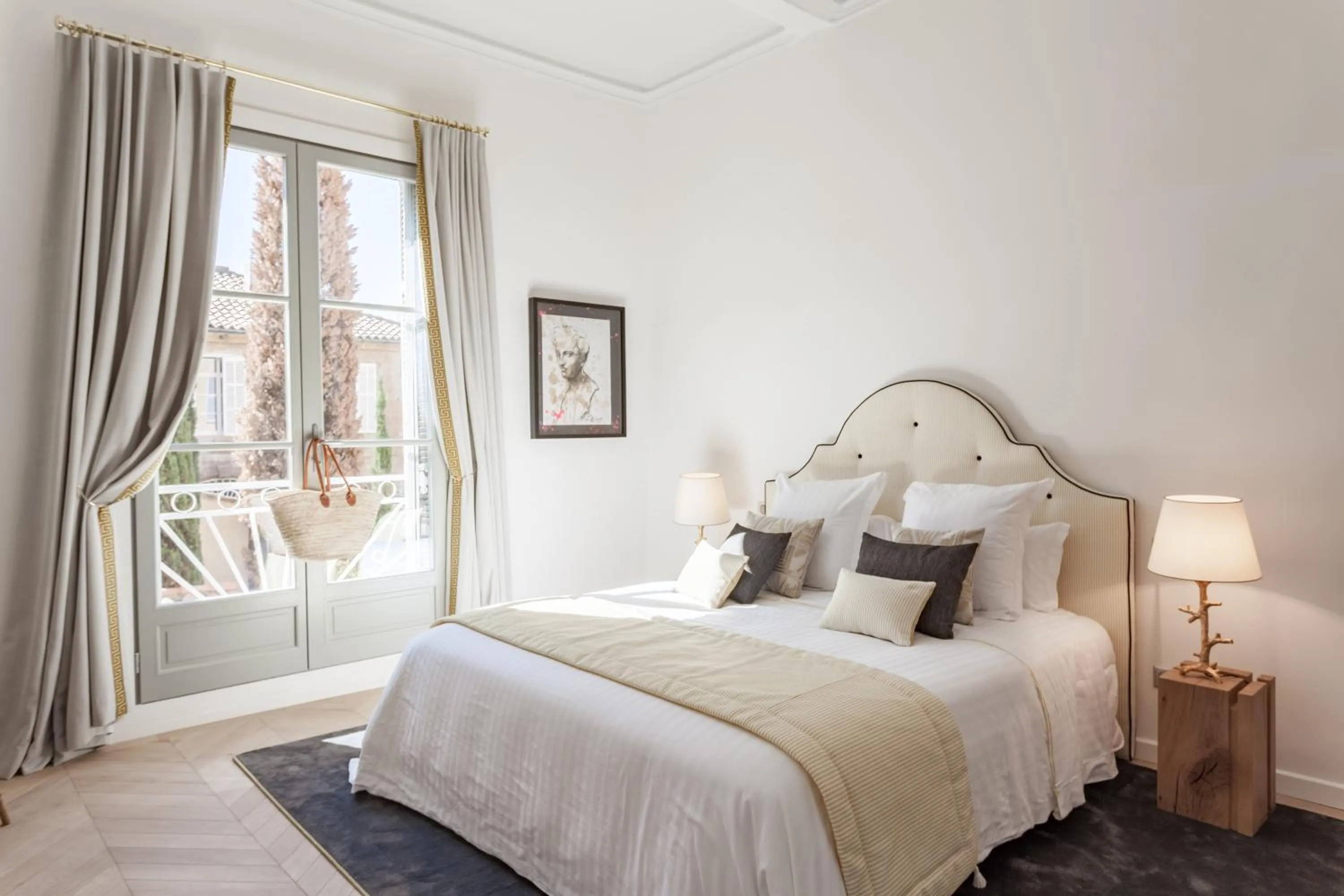 Photo of the whole room, Bed in Maison Du Collectionneur