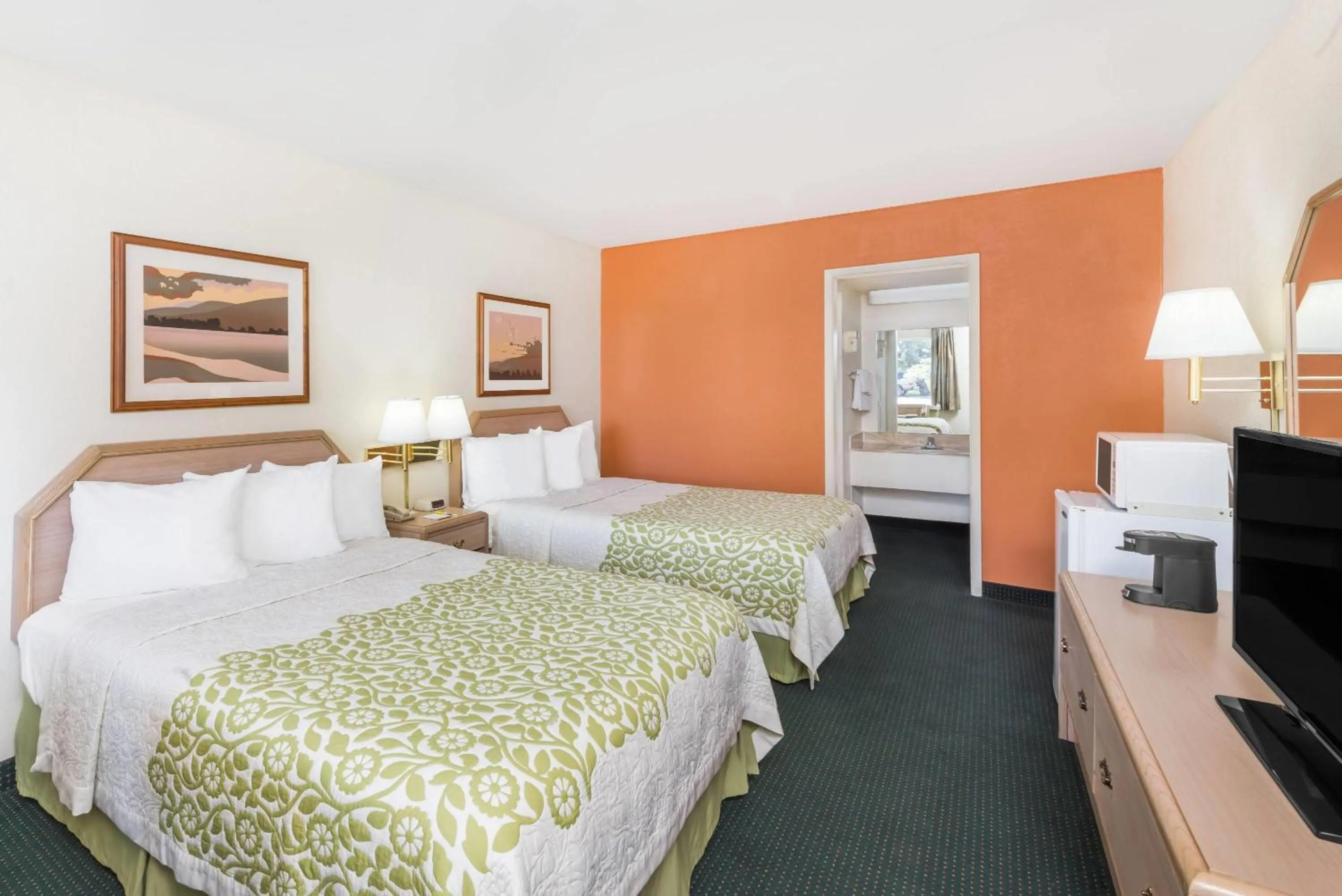 Photo of the whole room, Bed in Days Inn by Wyndham Deming