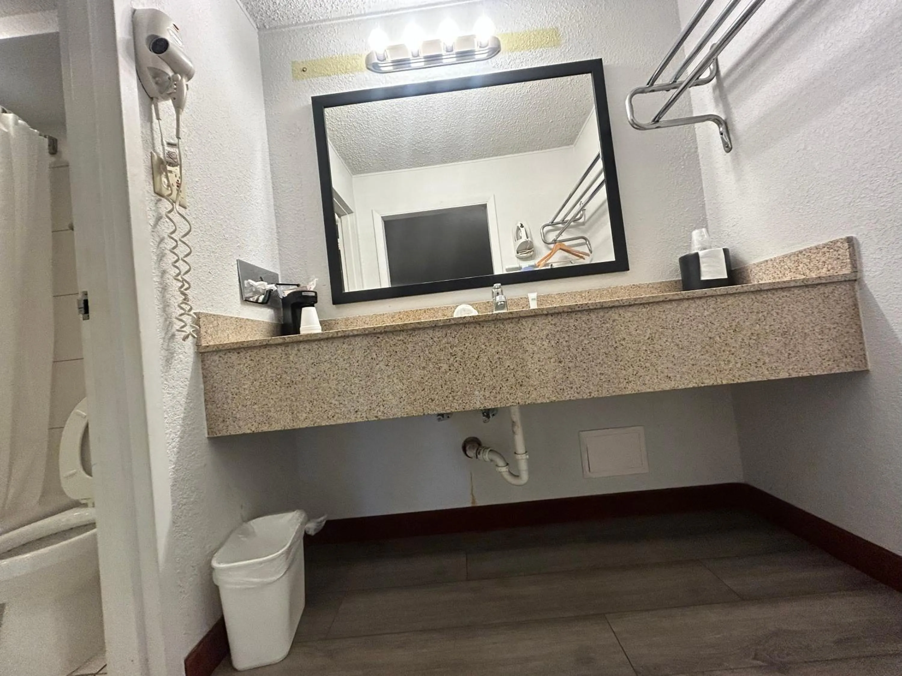 Bathroom in Suite Dreams Motel By Capital O Mattoon I - 57