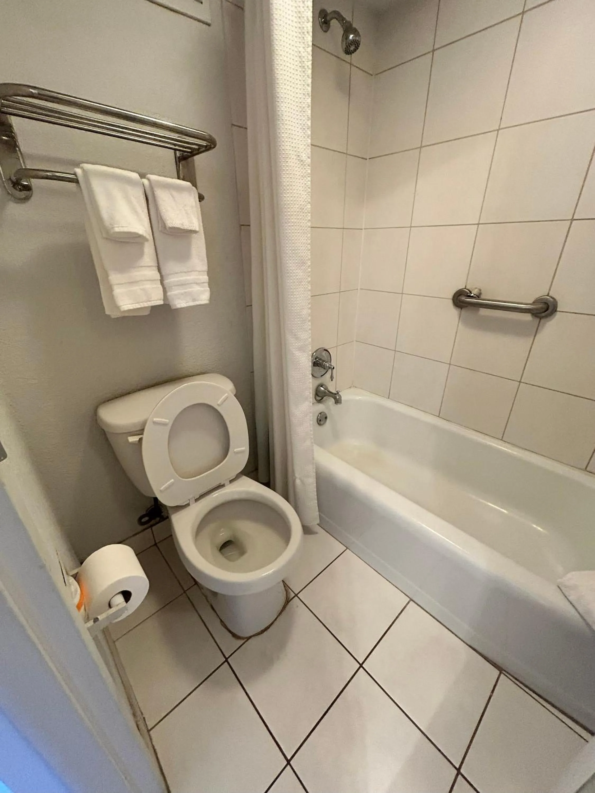 Bathroom in Suite Dreams Motel By Capital O Mattoon I - 57