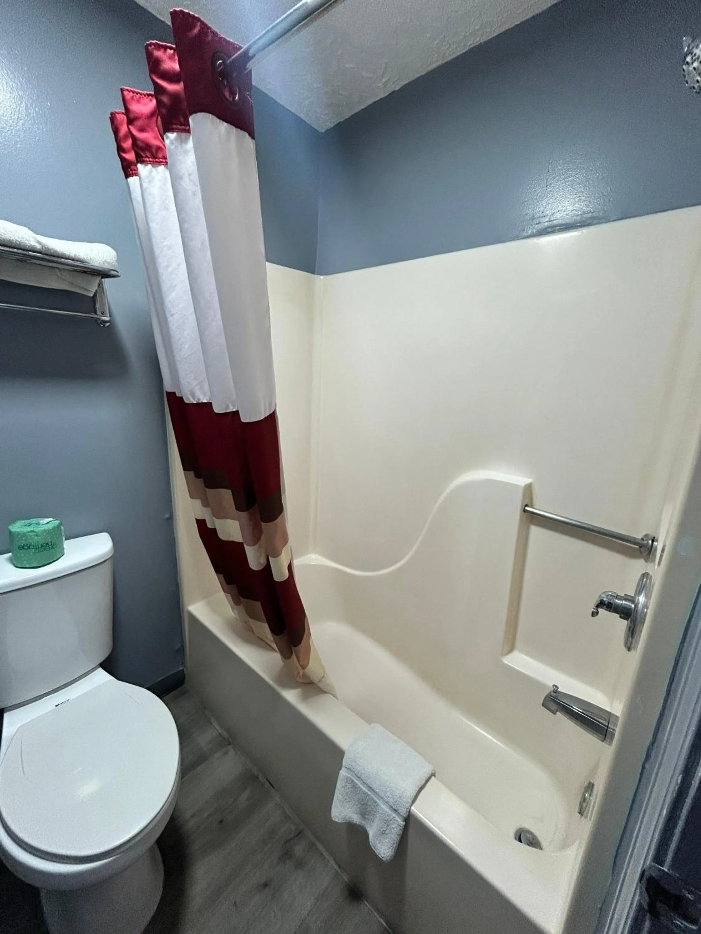 Bathroom in Suite Dreams Motel By Capital O Mattoon I - 57