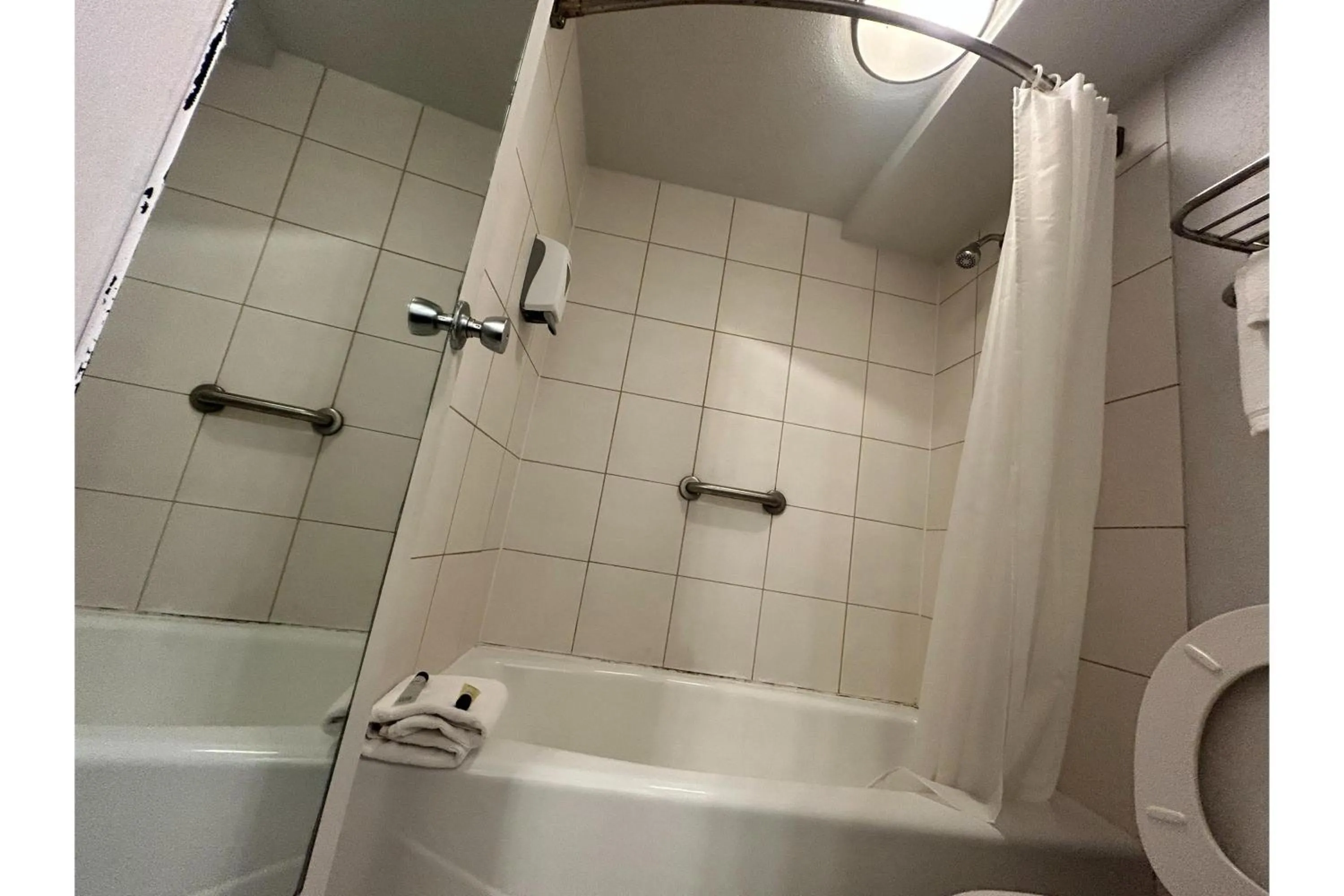 Bathroom in Suite Dreams Motel By Capital O Mattoon I - 57