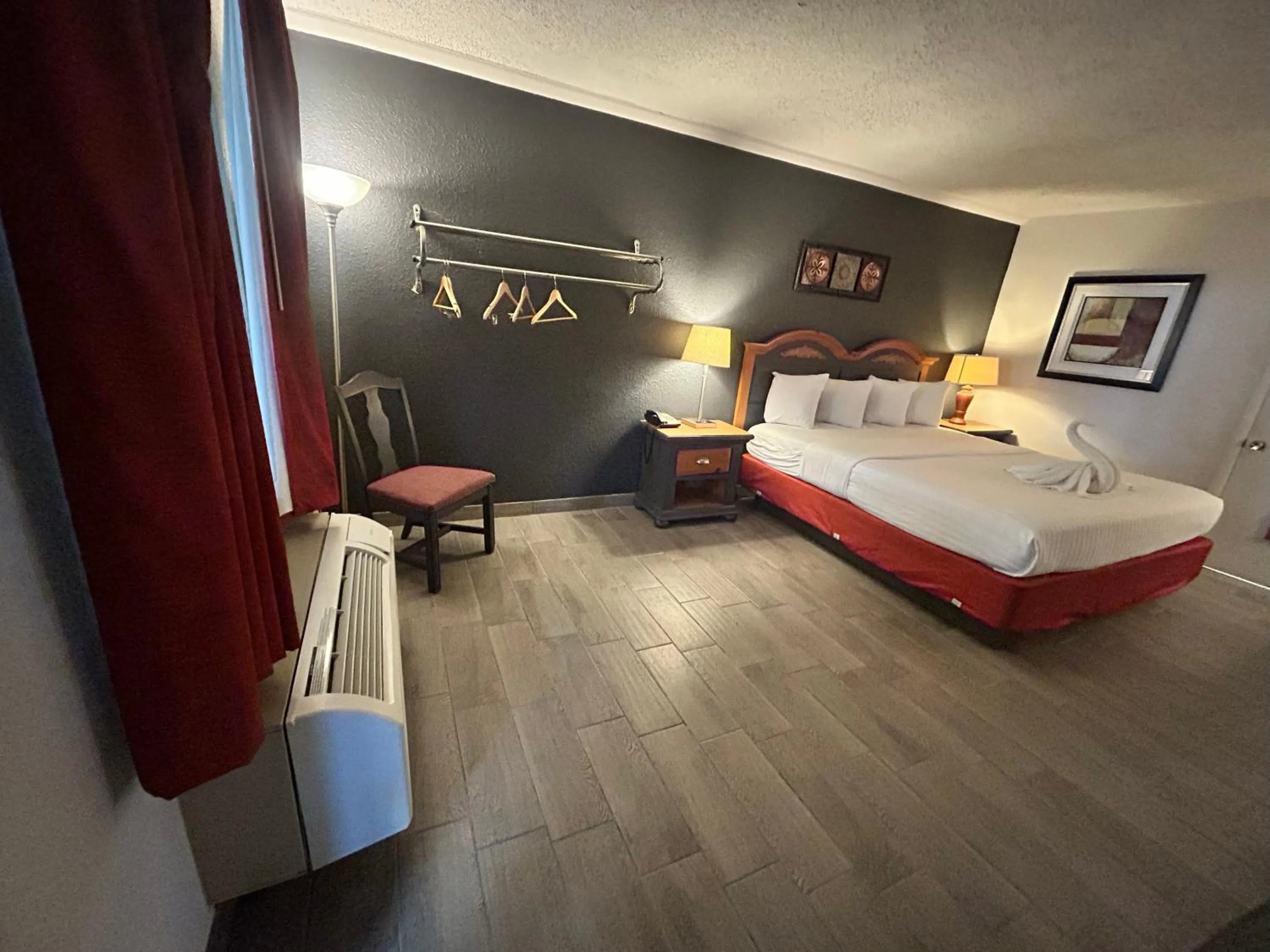 Bedroom, Bed in Suite Dreams Motel By Capital O Mattoon I - 57