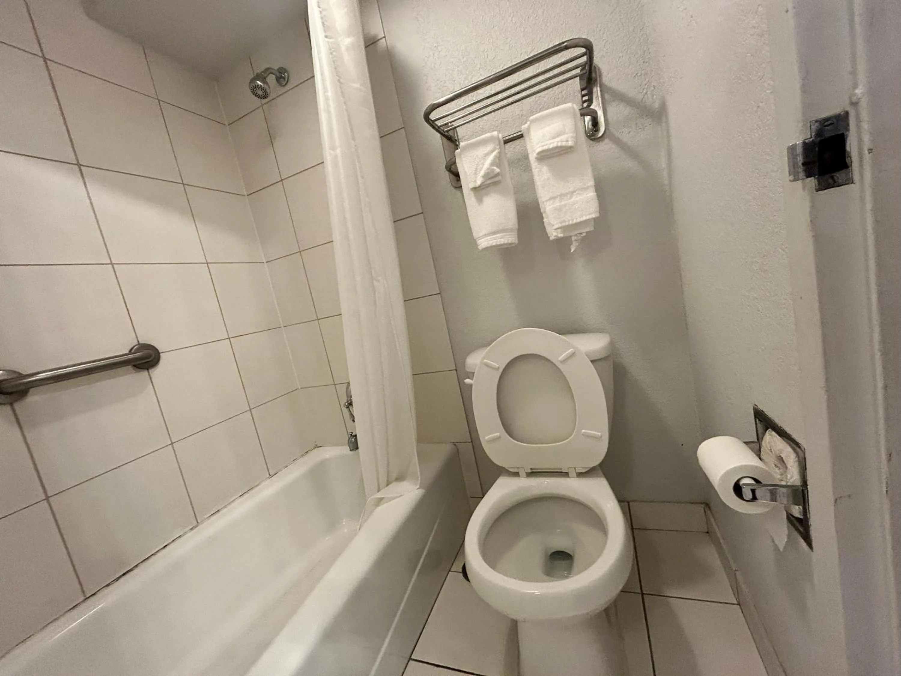 Bathroom in Suite Dreams Motel By Capital O Mattoon I - 57