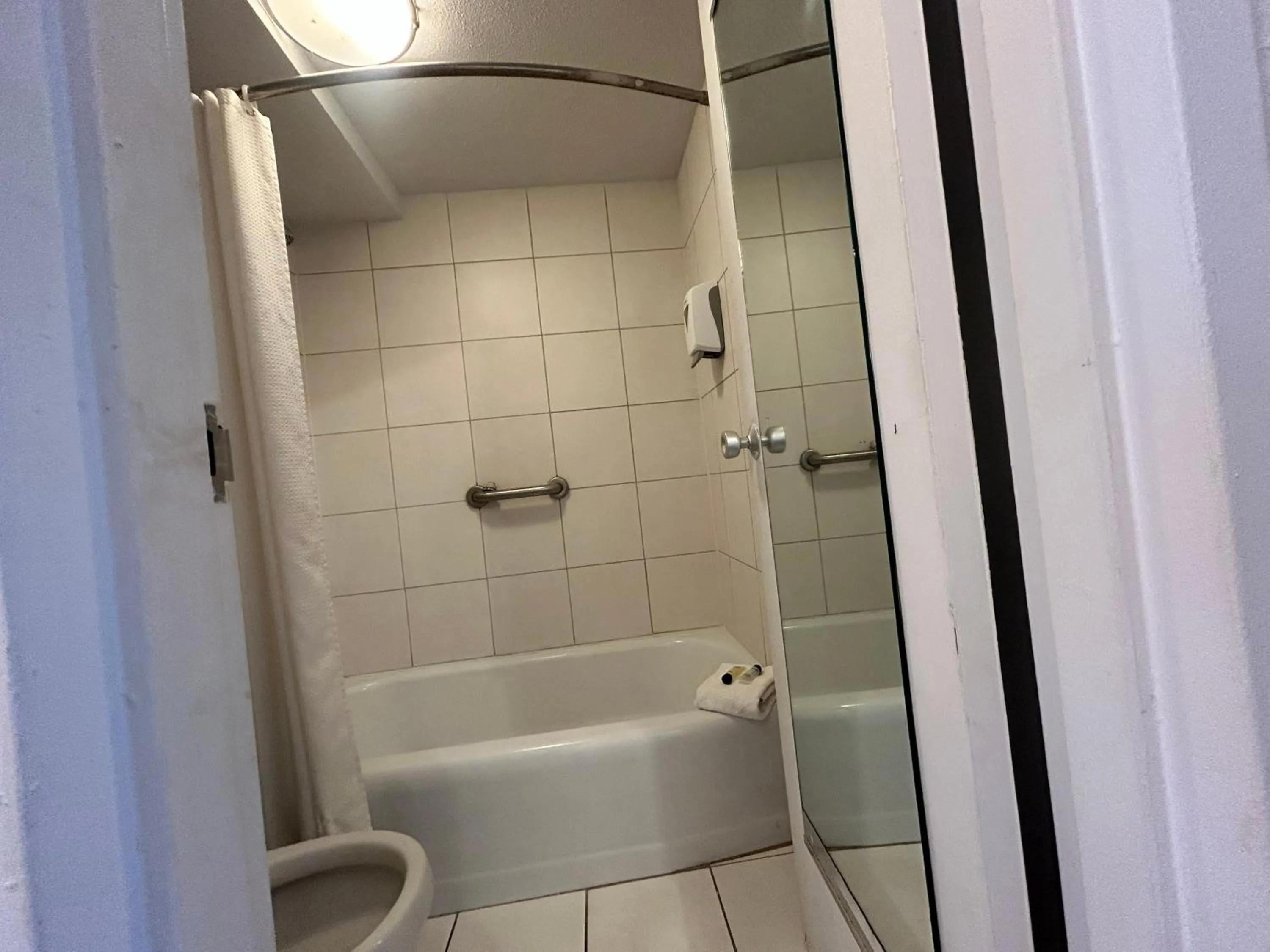 Bathroom in Suite Dreams Motel By Capital O Mattoon I - 57