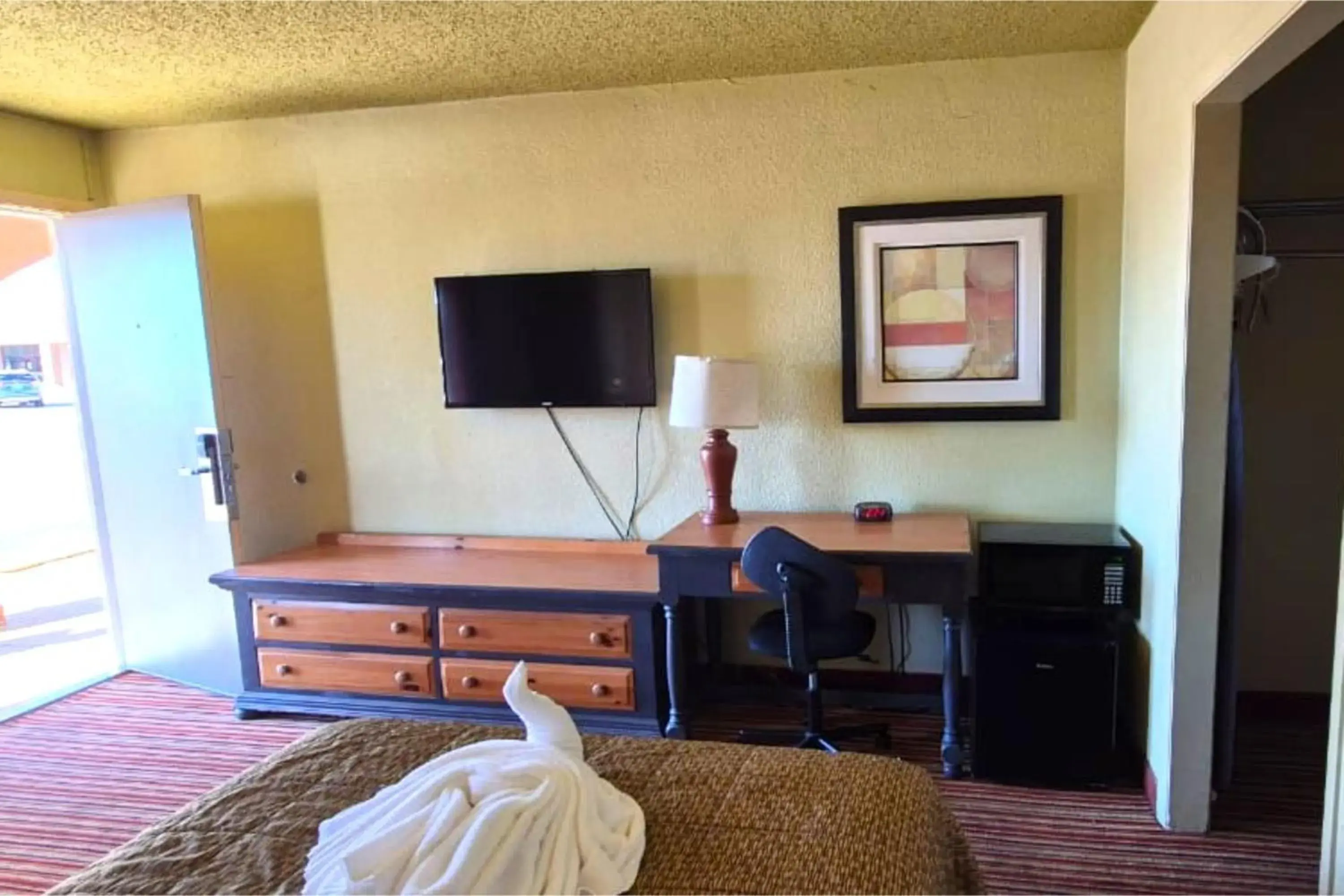 Full Bed in Suite Dreams Motel By Capital O Mattoon I - 57 Full Bed in Suite Dreams Motel By Capital O Mattoon I - 57