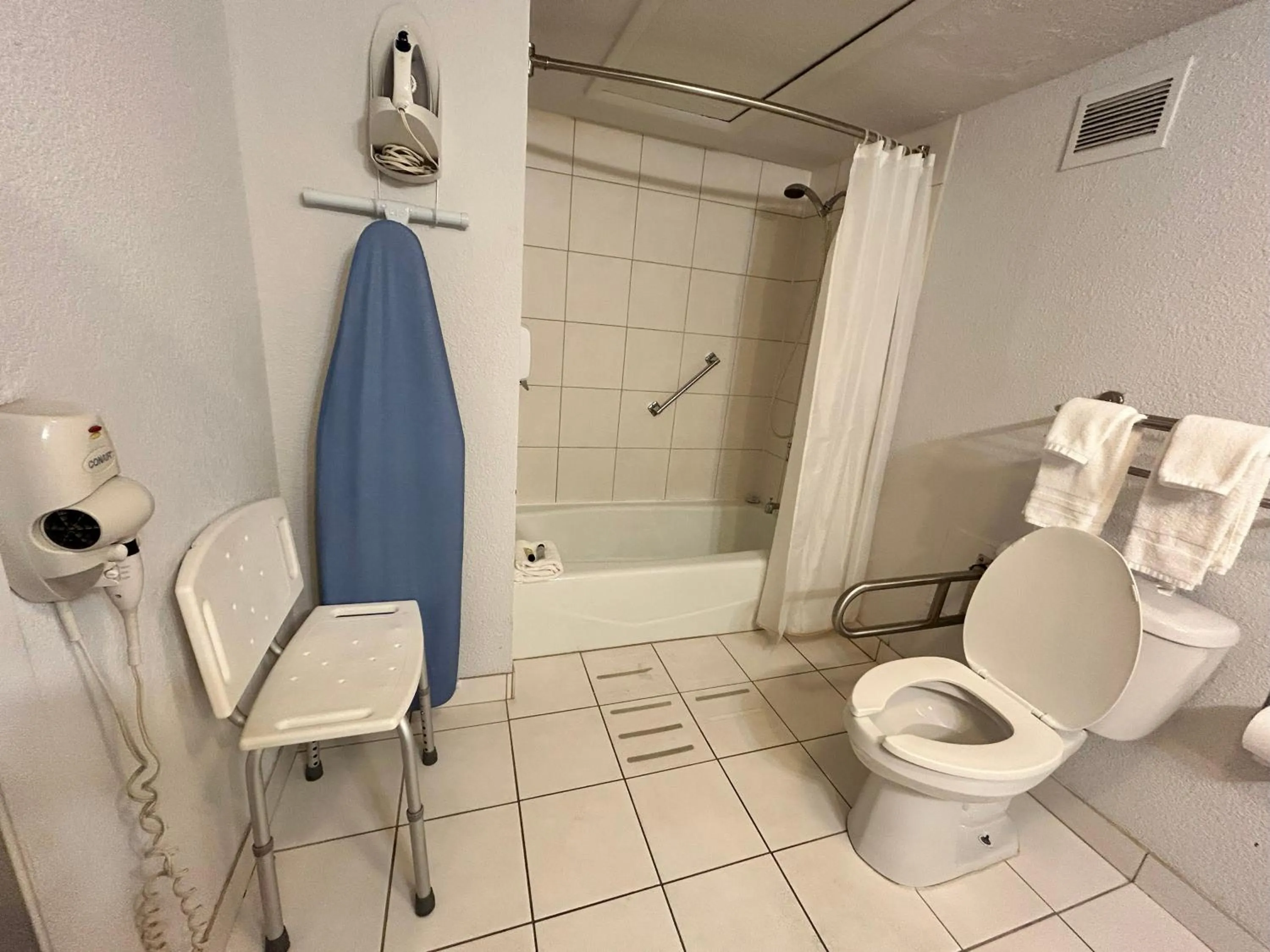 Bathroom in Suite Dreams Motel By Capital O Mattoon I - 57