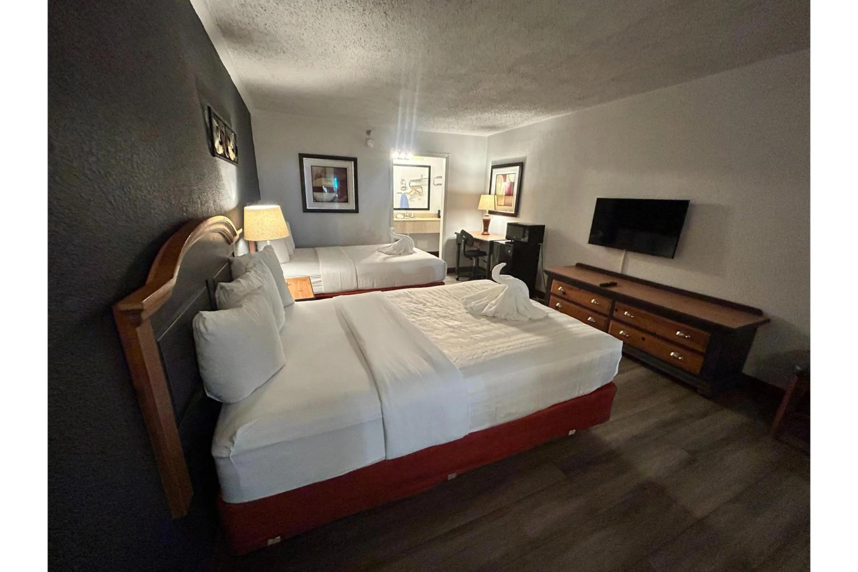 Bedroom, Bed in Suite Dreams Motel By Capital O Mattoon I - 57