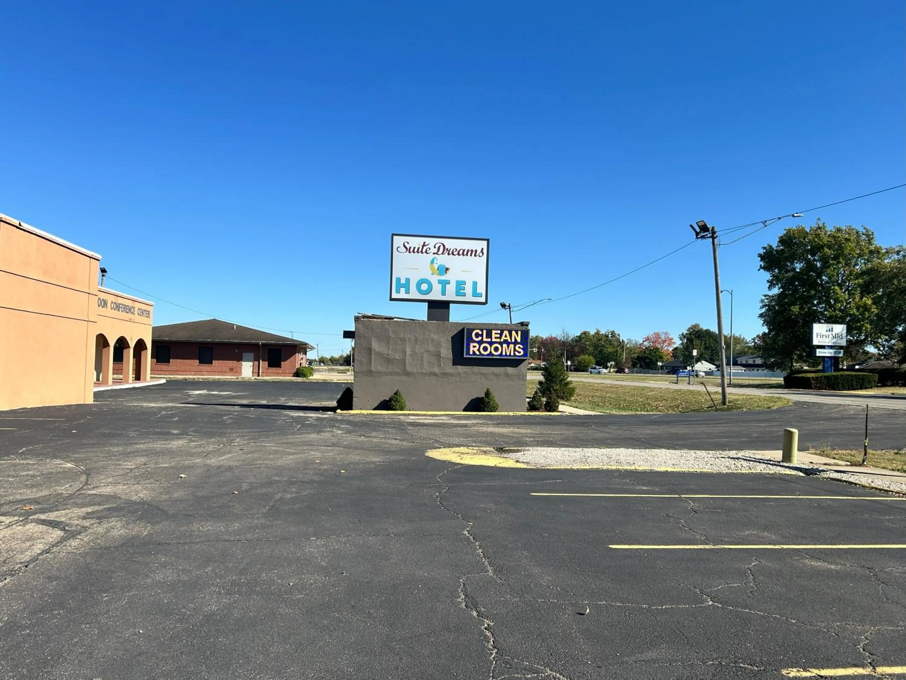 Facade/entrance in Suite Dreams Motel By Capital O Mattoon I - 57