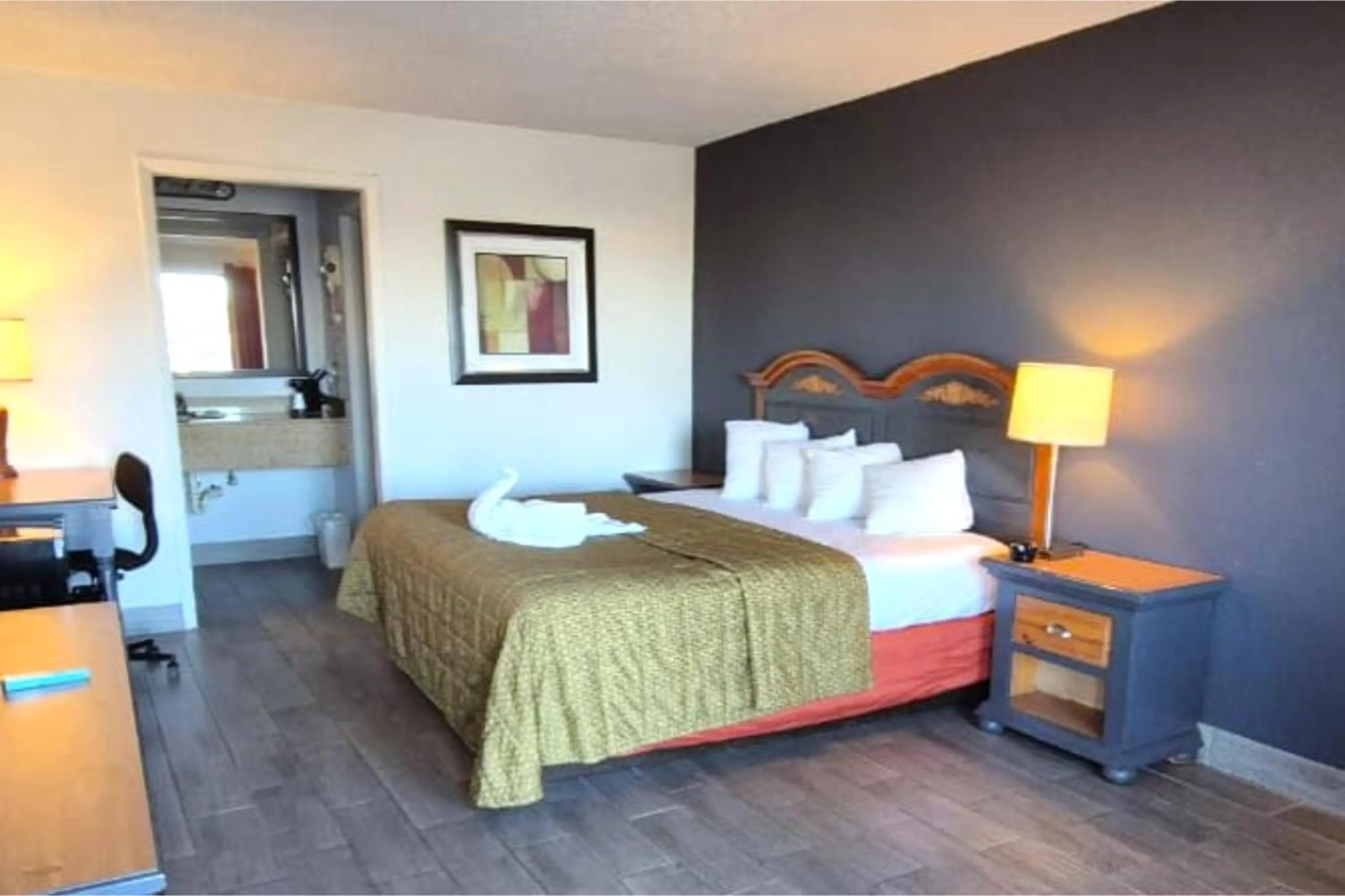 Bedroom, Bed in Suite Dreams Motel By Capital O Mattoon I - 57