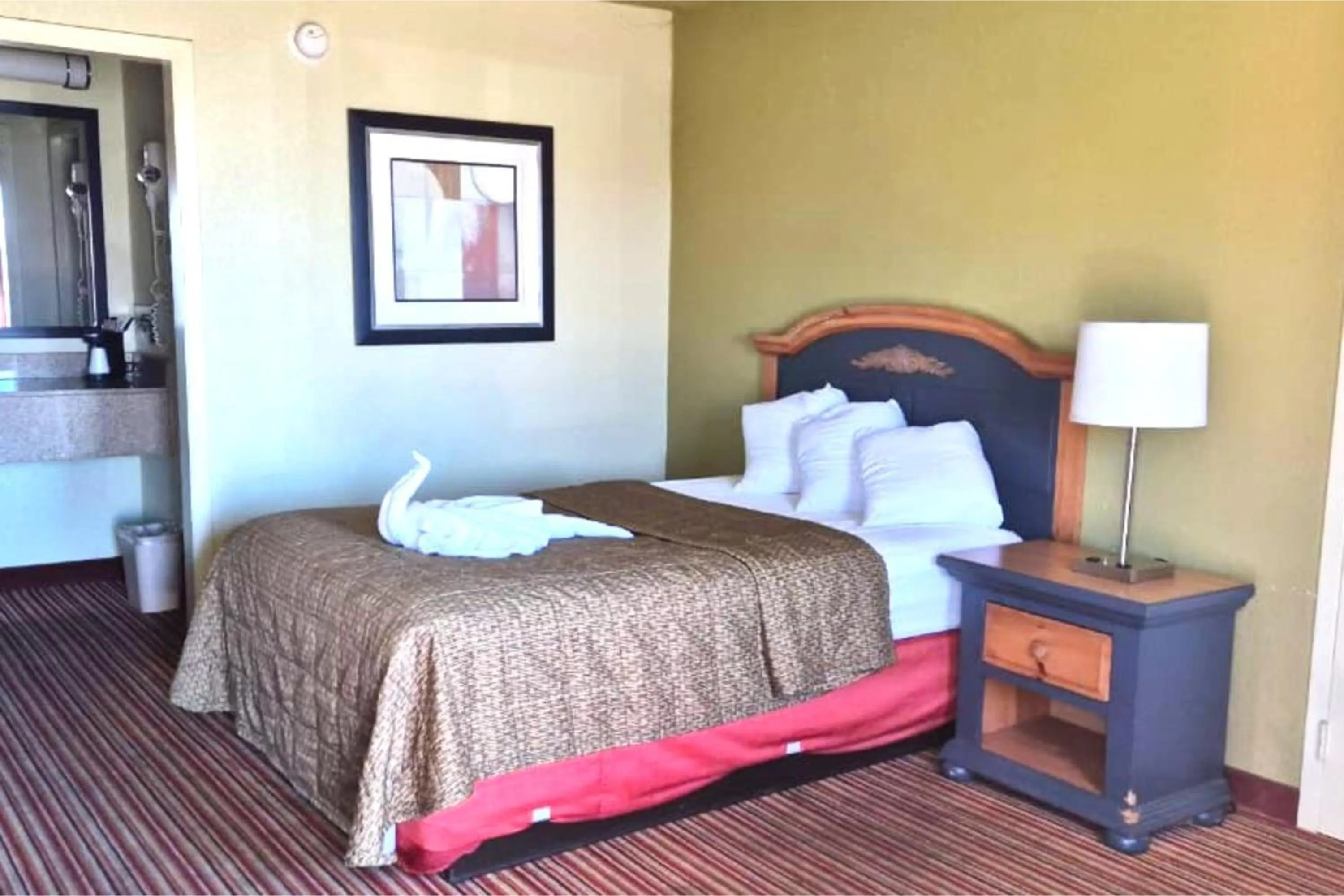 Bedroom, Bed in Suite Dreams Motel By Capital O Mattoon I - 57