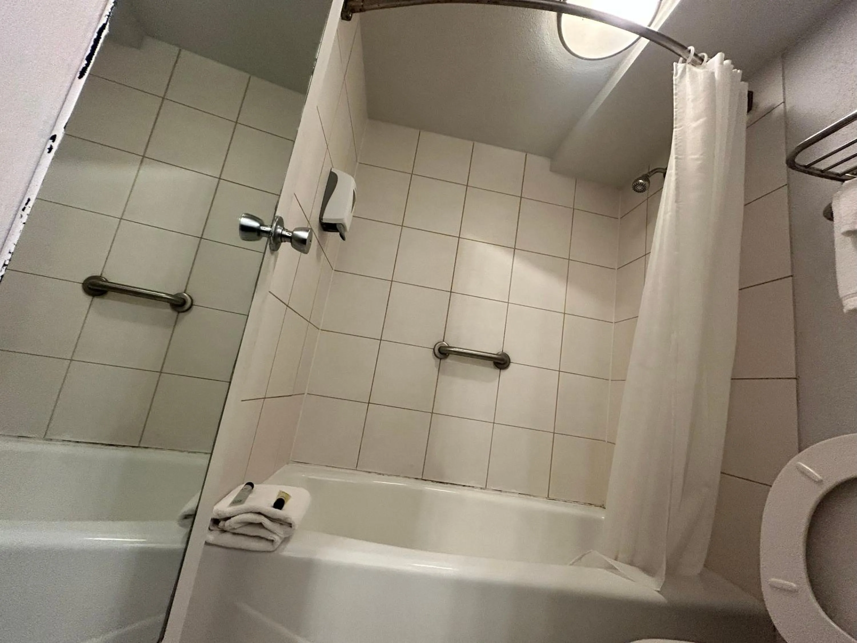 Bathroom in Suite Dreams Motel By Capital O Mattoon I - 57