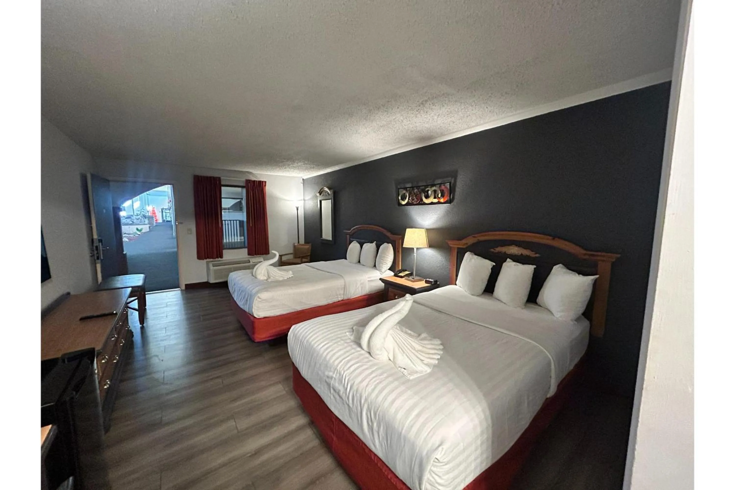 Bedroom, Bed in Suite Dreams Motel By Capital O Mattoon I - 57