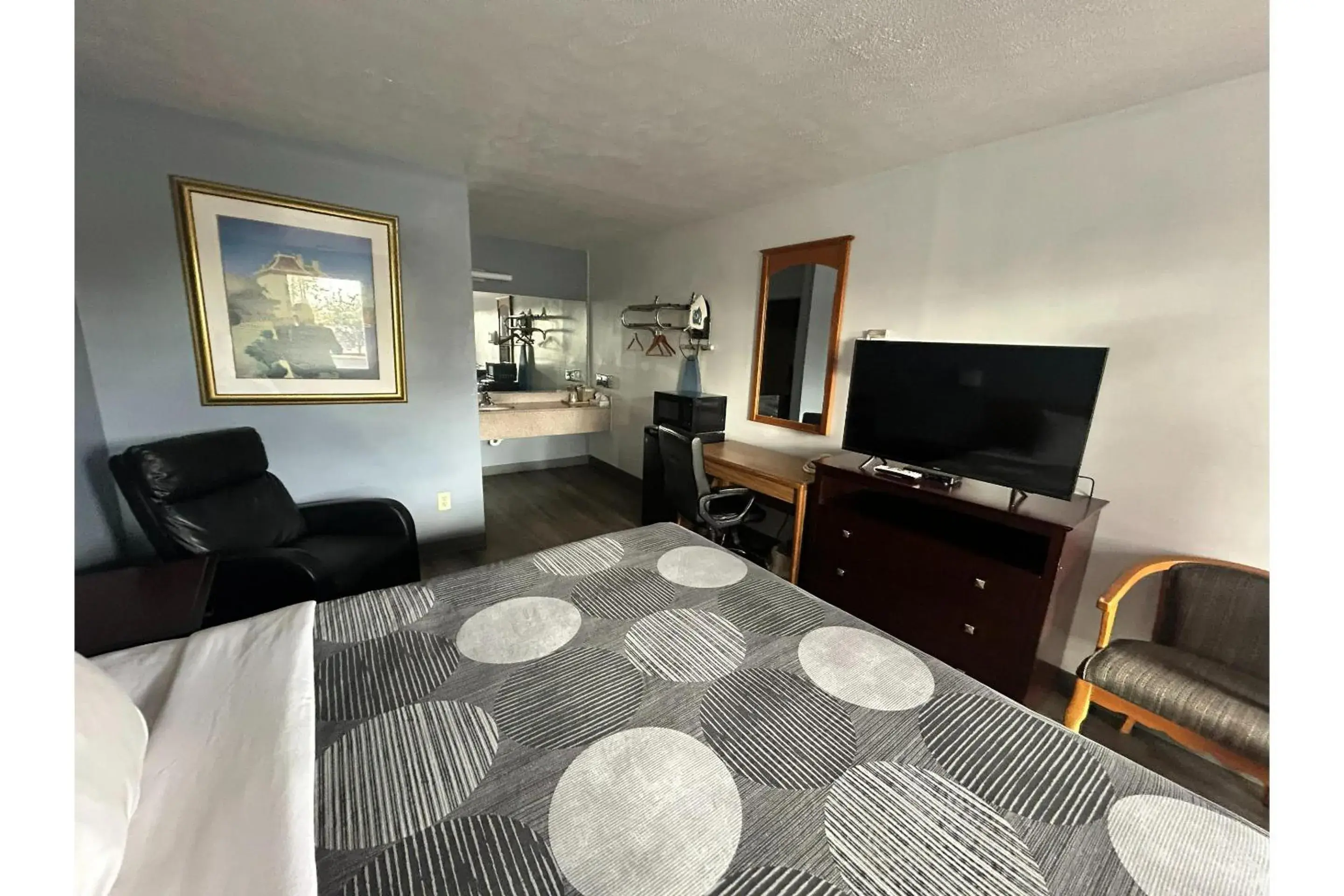 Superior King Bed in Suite Dreams Motel By Capital O Mattoon I - 57 Superior King Bed in Suite Dreams Motel By Capital O Mattoon I - 57