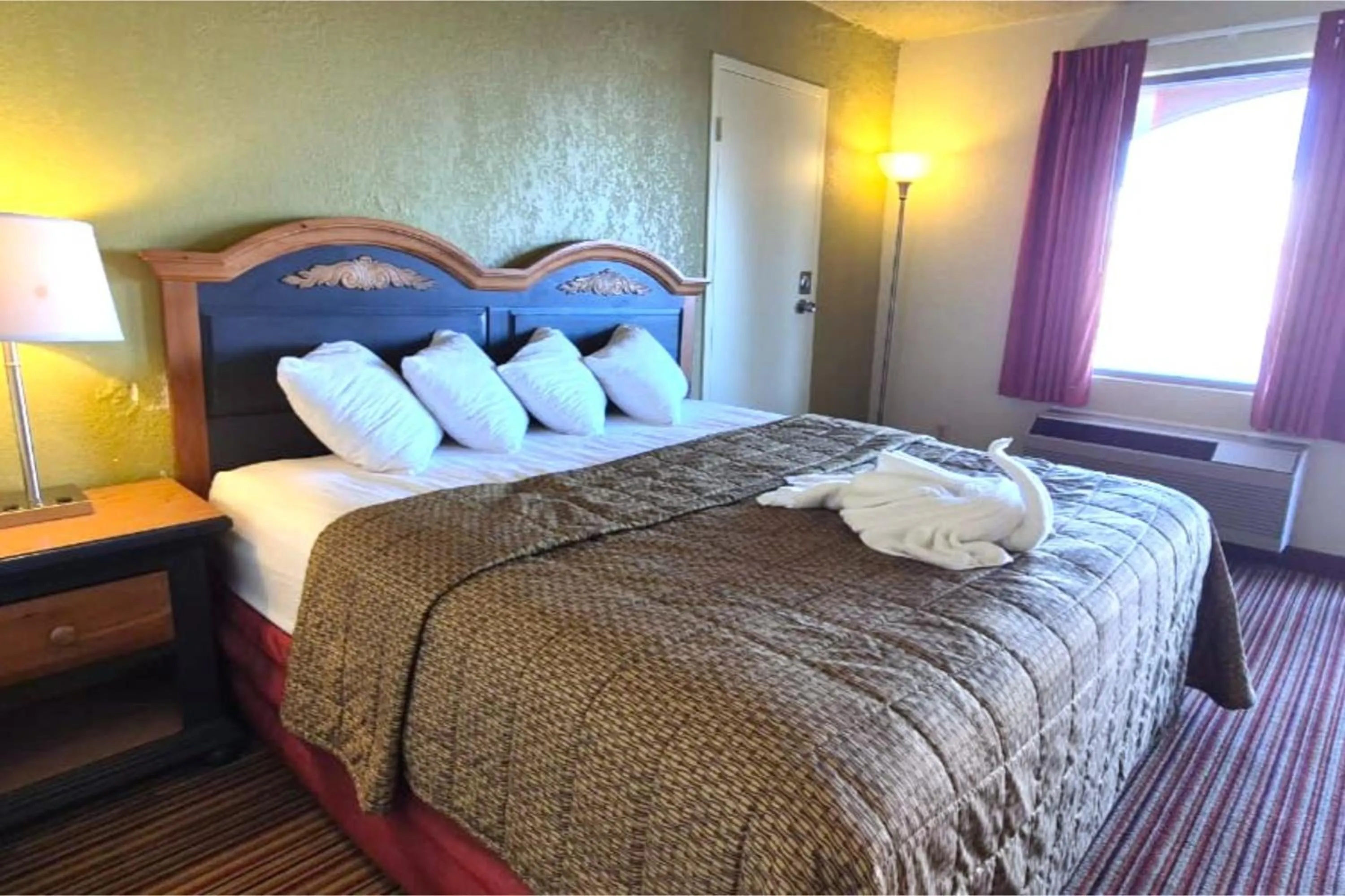 Bedroom, Bed in Suite Dreams Motel By Capital O Mattoon I - 57