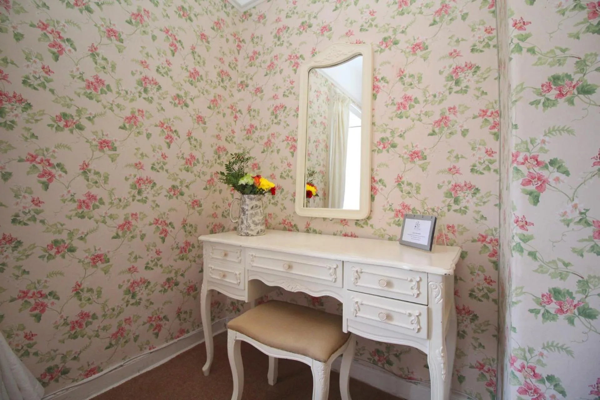 Bedroom in Blue Bell Hotel