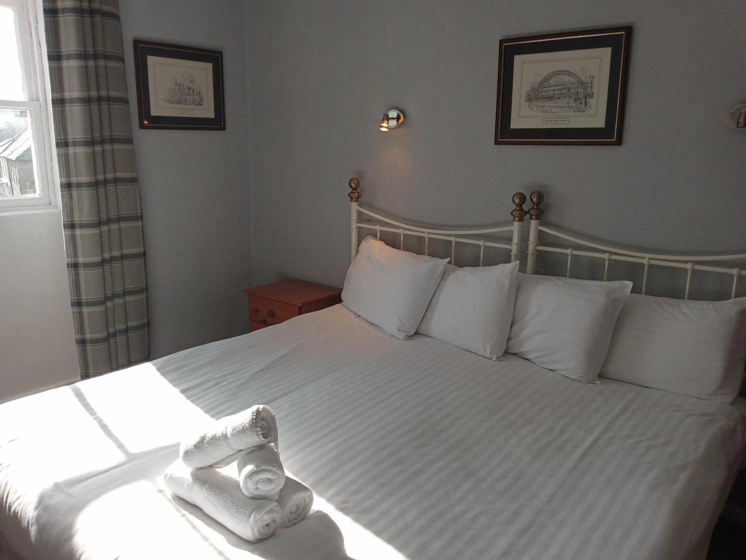 Bed in Blue Bell Hotel