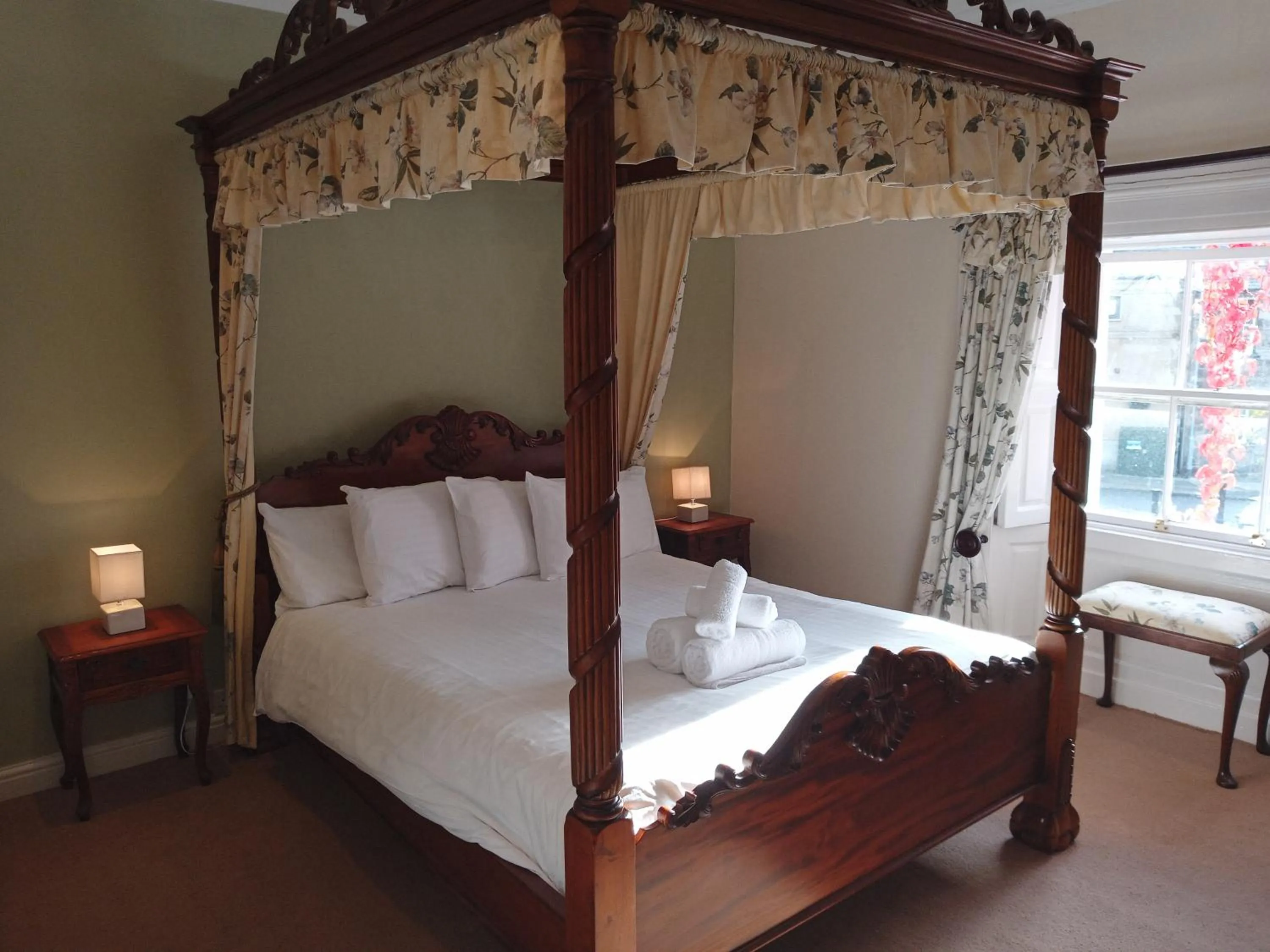 Bed in Blue Bell Hotel