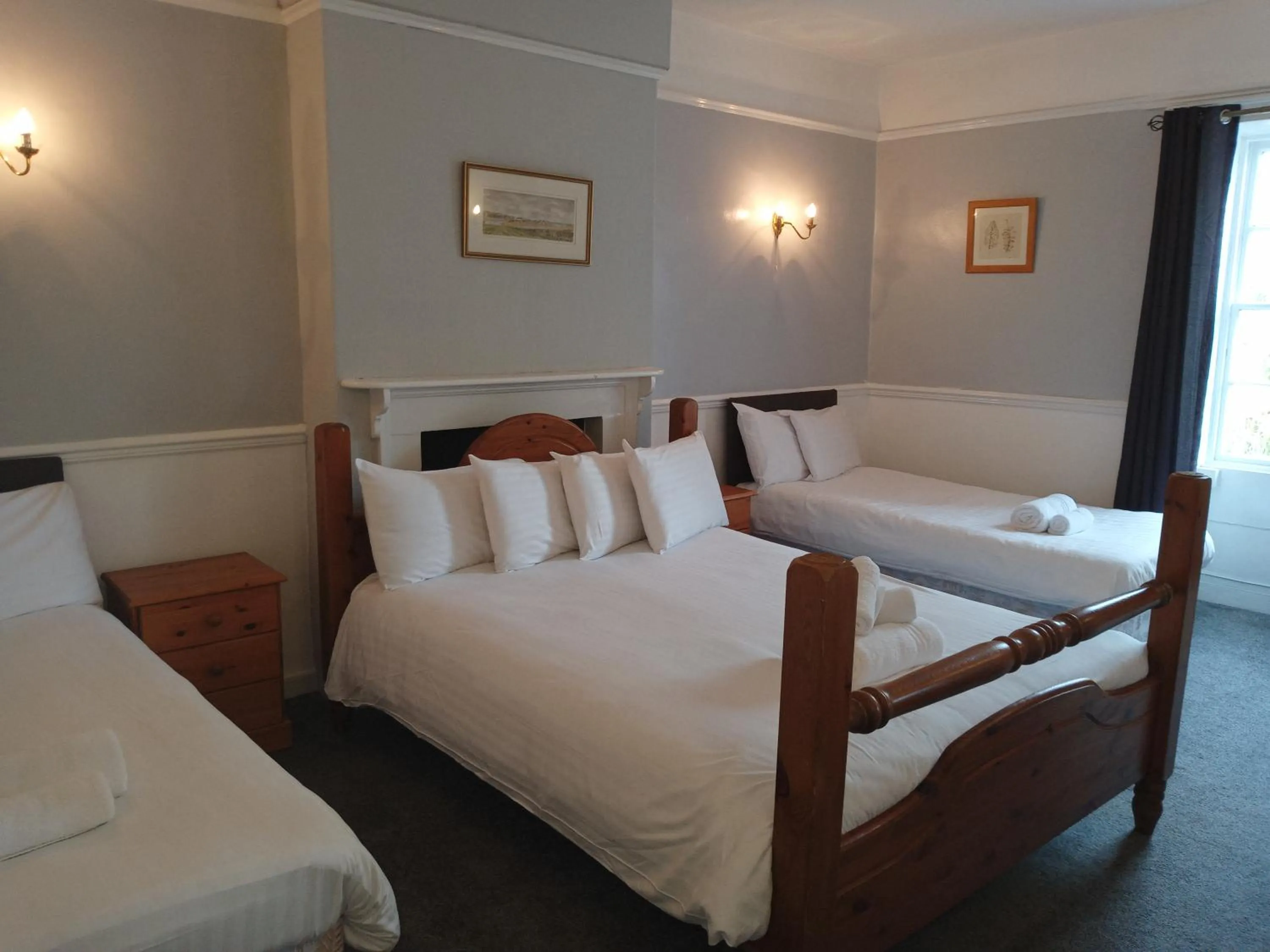 Bed in Blue Bell Hotel