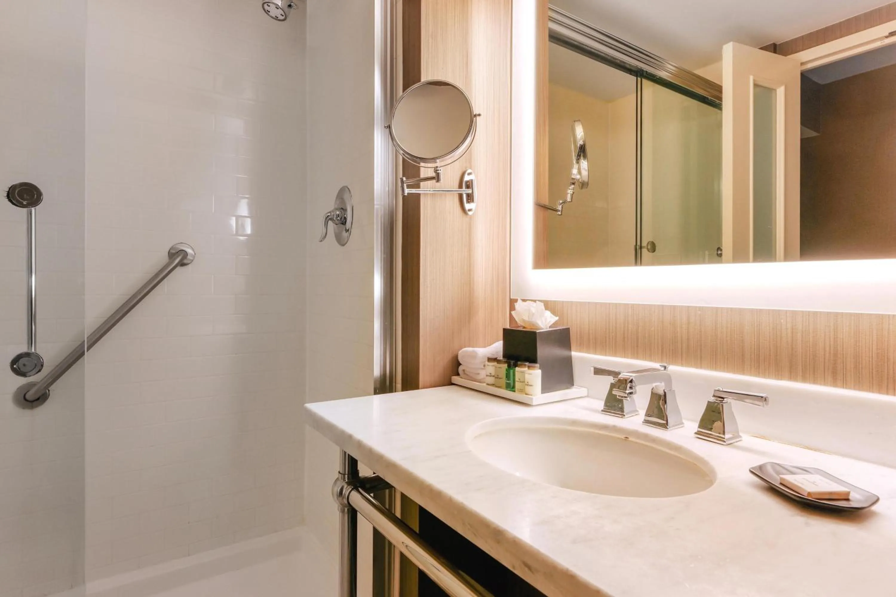 Bathroom in Sheraton Tarrytown Hotel