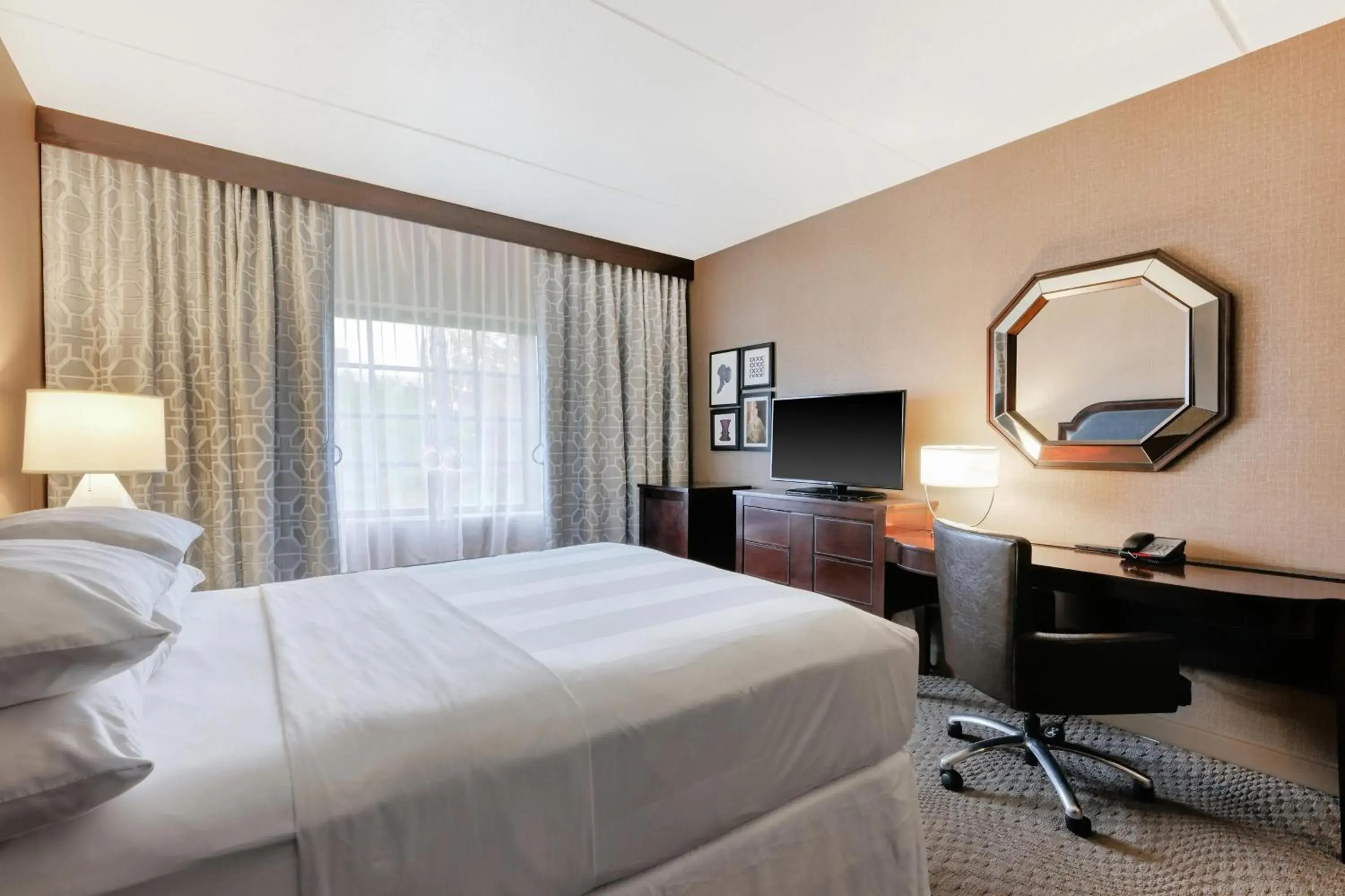 Queen Room in Sheraton Tarrytown Hotel Queen Room in Sheraton Tarrytown Hotel