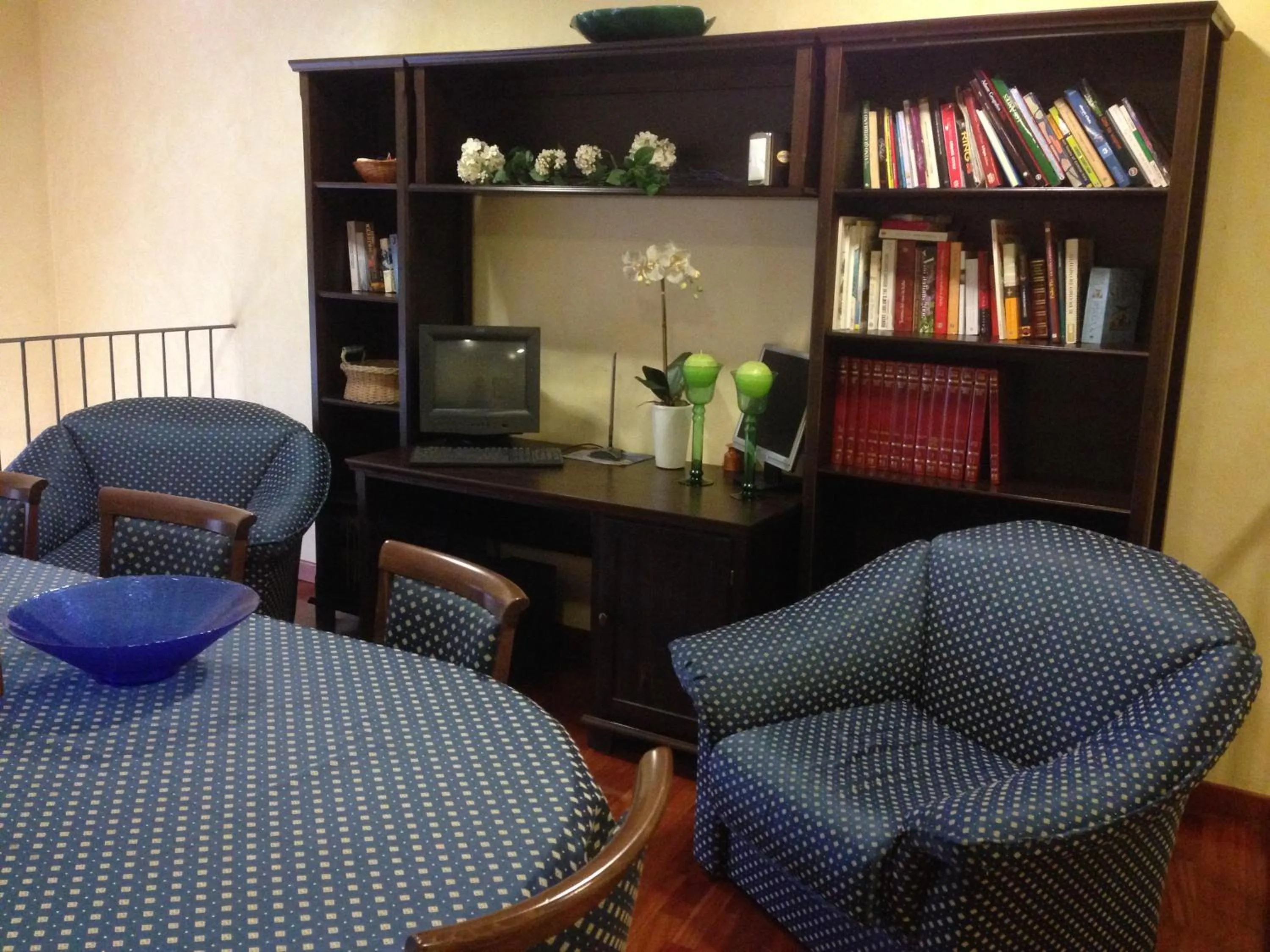 Communal lounge/ TV room in Hotel Filippeschi