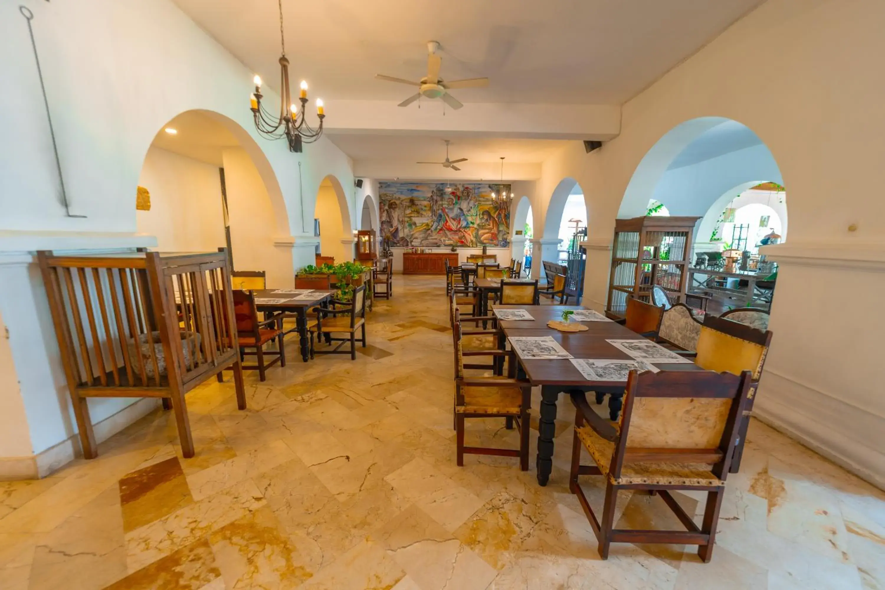 Restaurant/places to eat in Hotel Mariscal Robledo Restaurant/places to eat in Hotel Mariscal Robledo