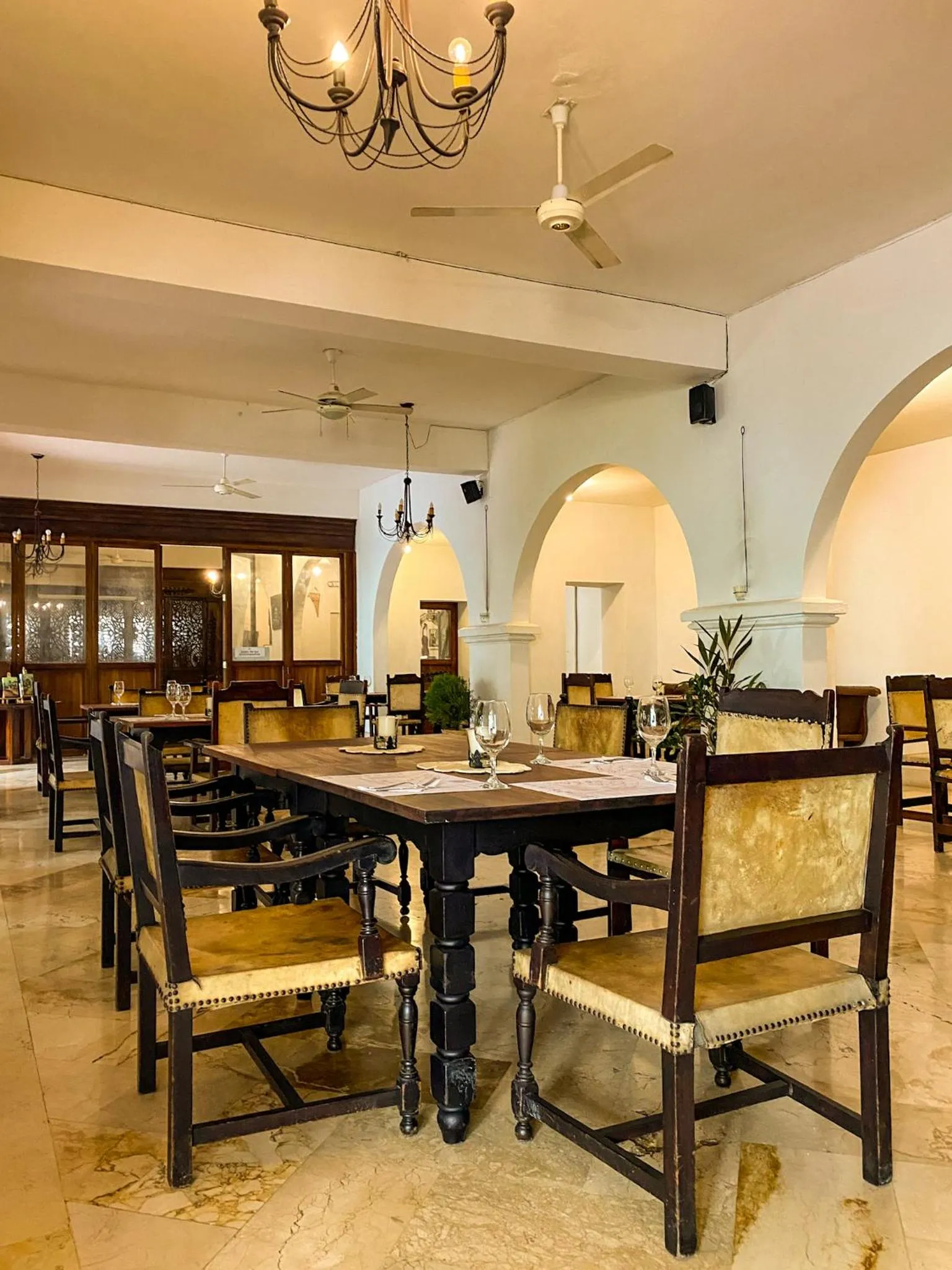 Restaurant/places to eat in Hotel Mariscal Robledo