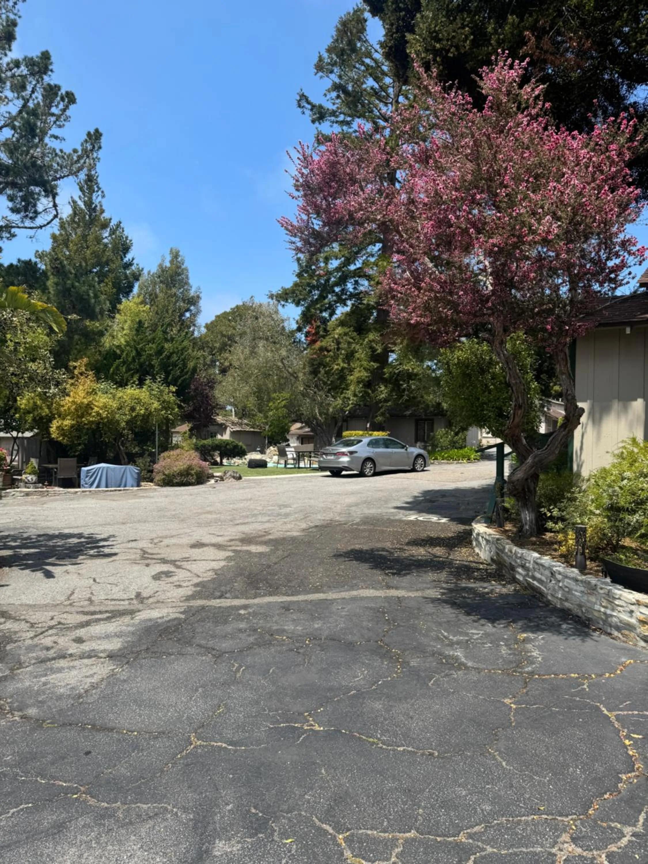 Parking in Carmel Resort Inn