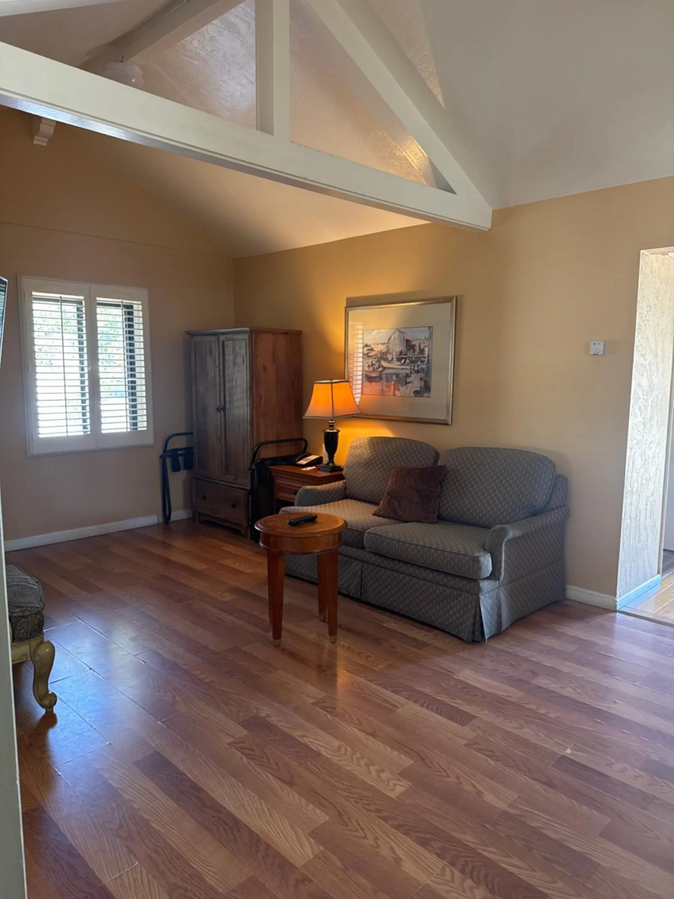 Living room in Carmel Resort Inn