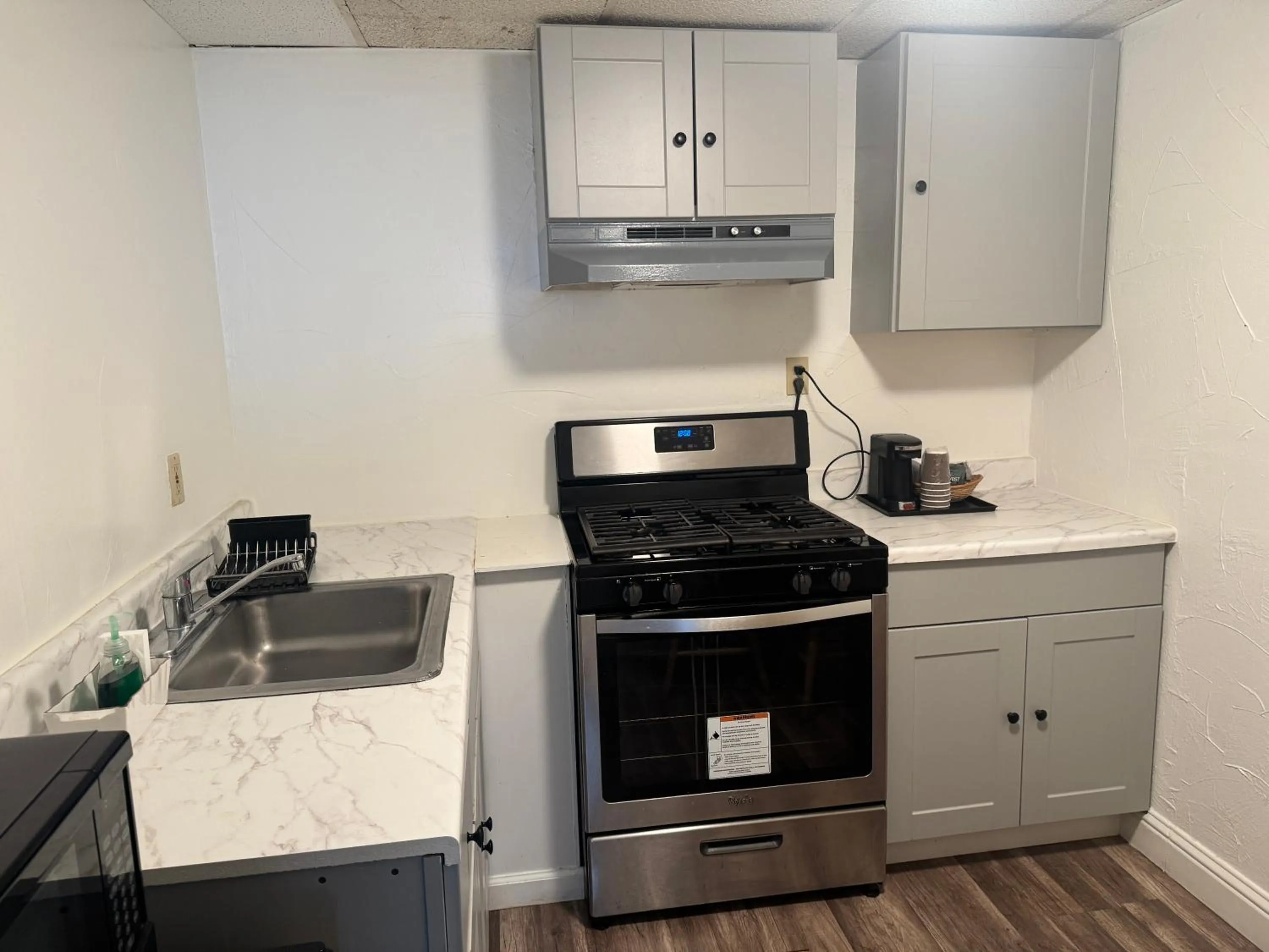 Kitchen or kitchenette in Carmel Resort Inn