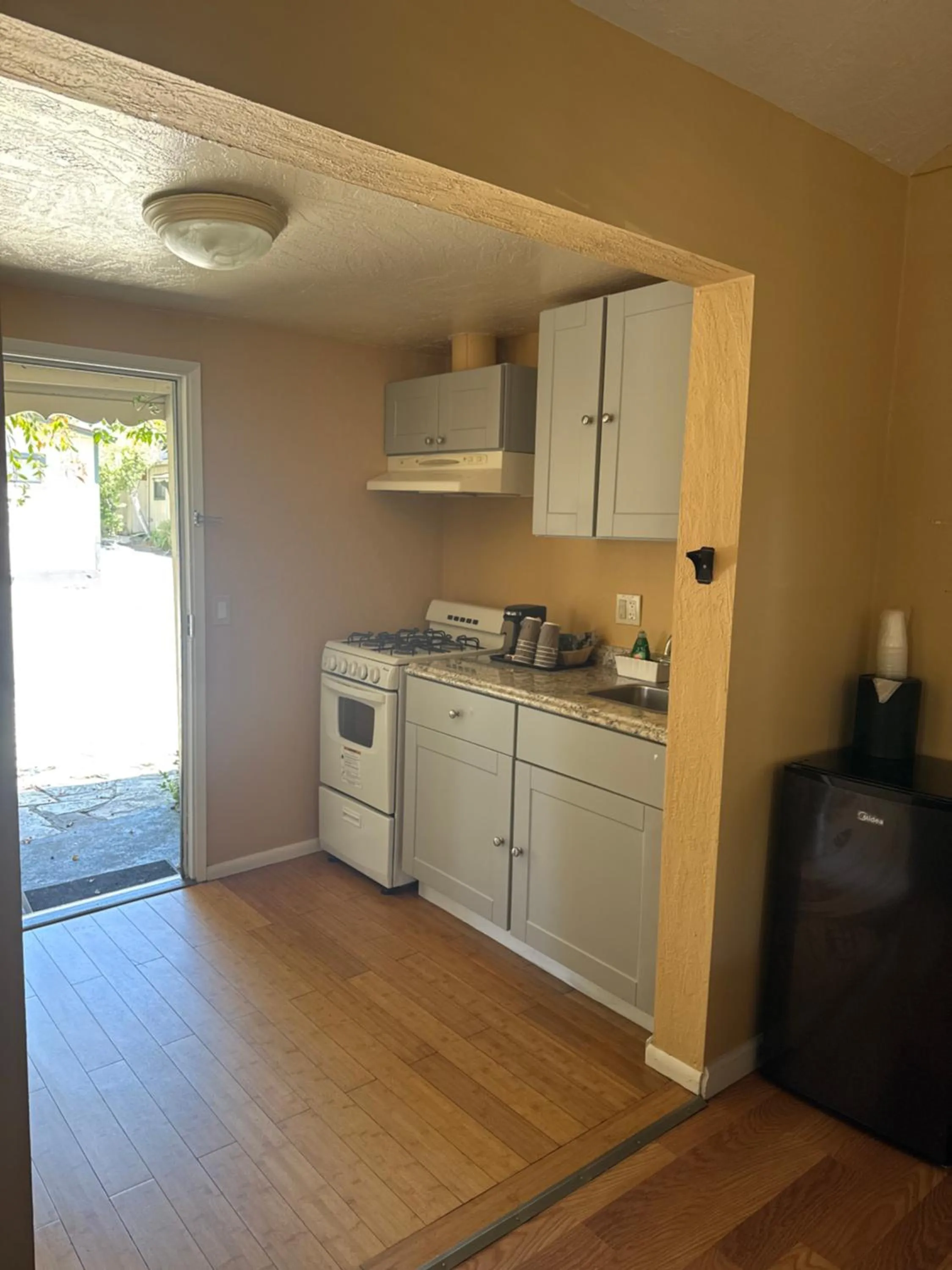 Kitchen or kitchenette in Carmel Resort Inn