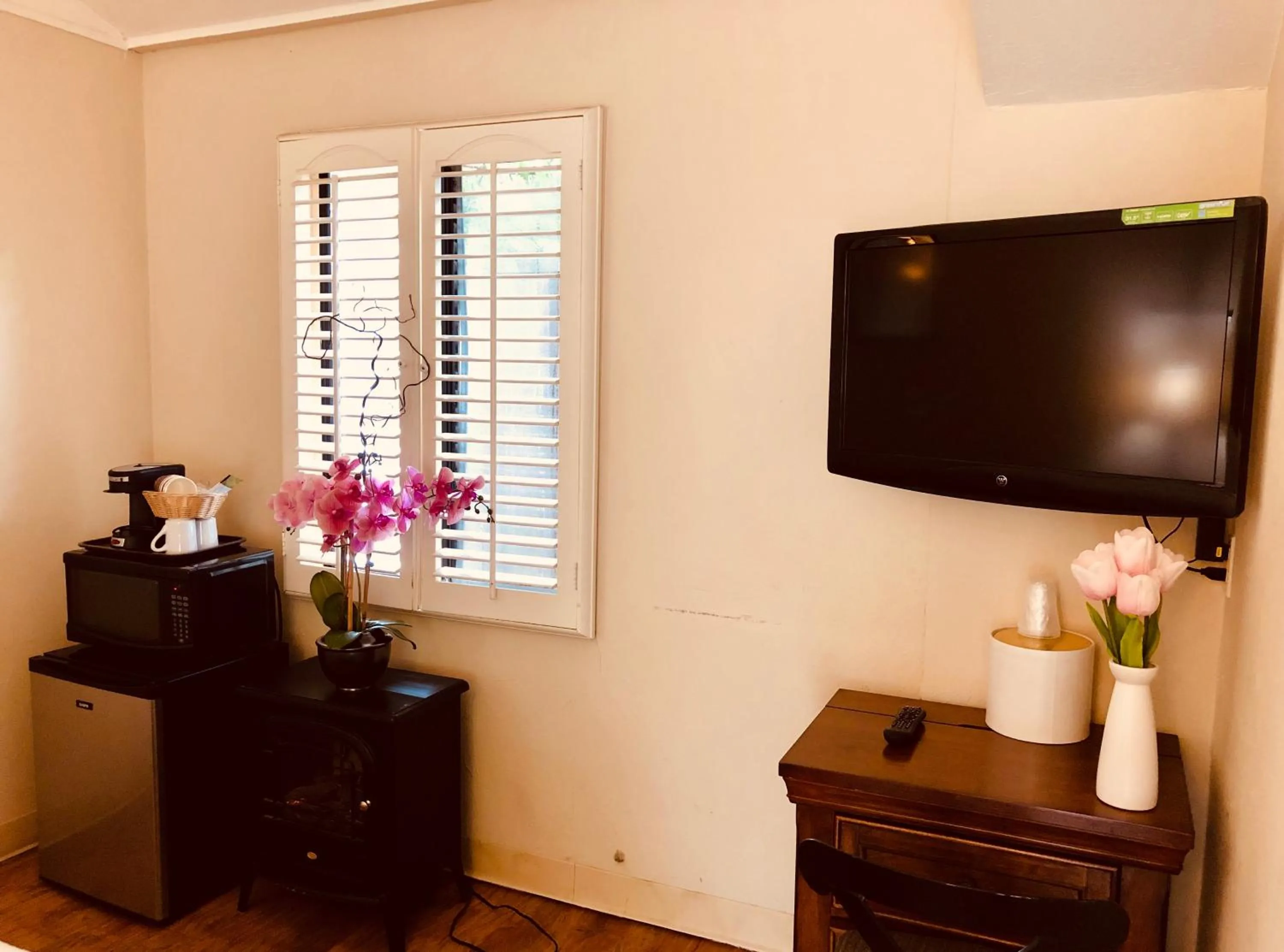 Bedroom in Carmel Resort Inn