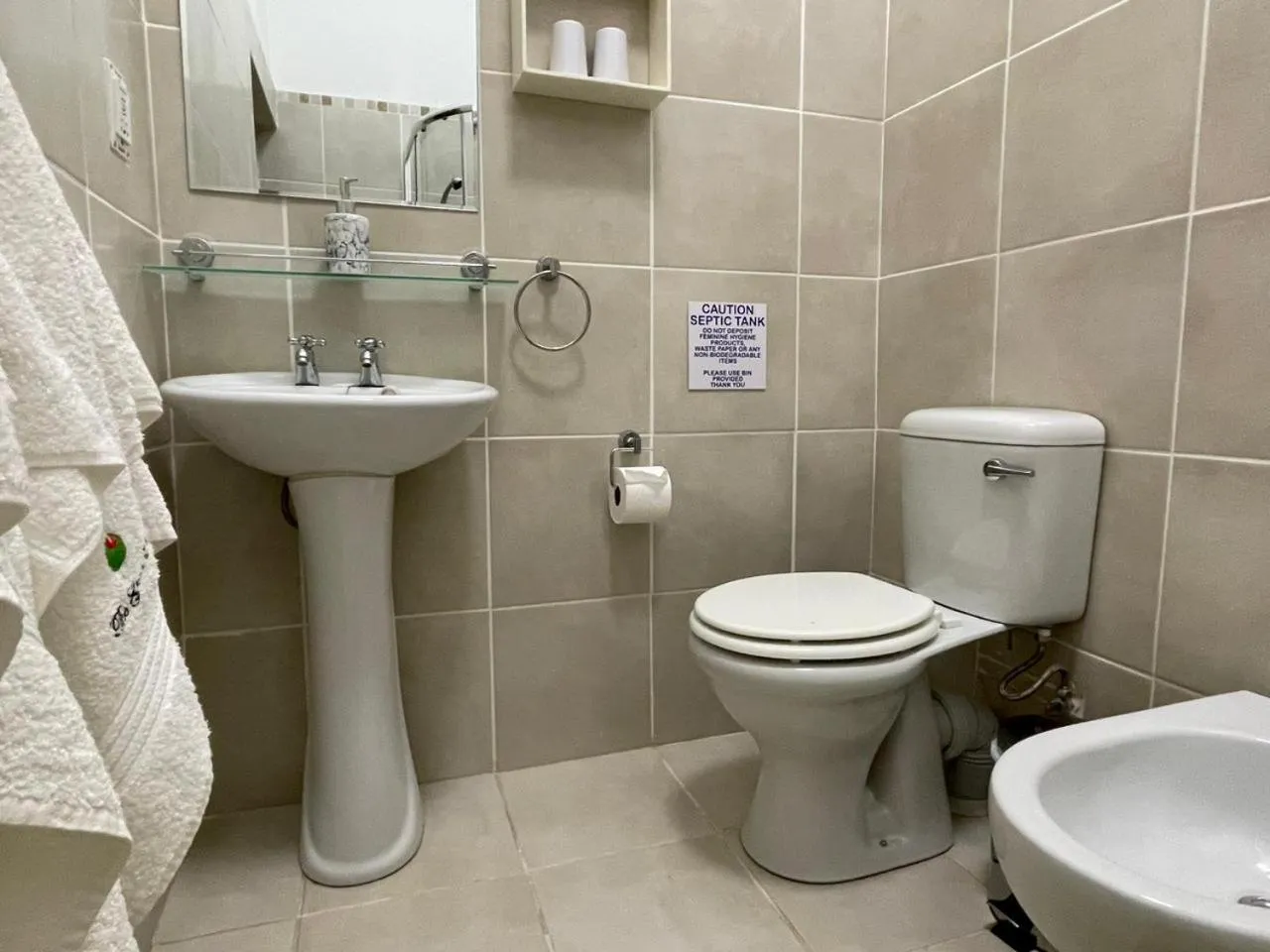 Shower in Green Olive Guesthouse