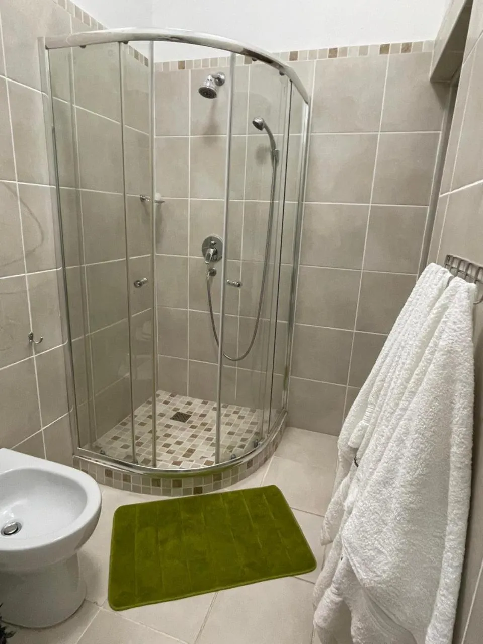 Shower in Green Olive Guesthouse