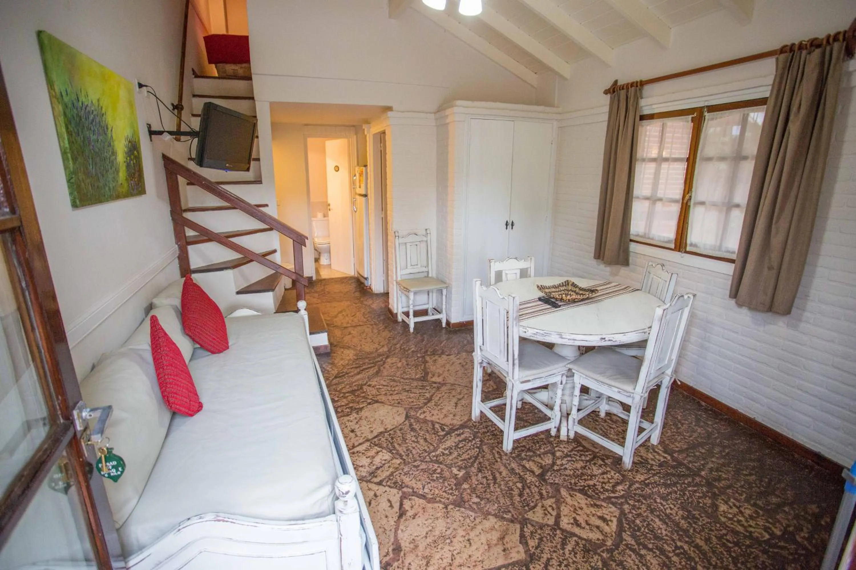 Dining area in Posada del Bosque By HS