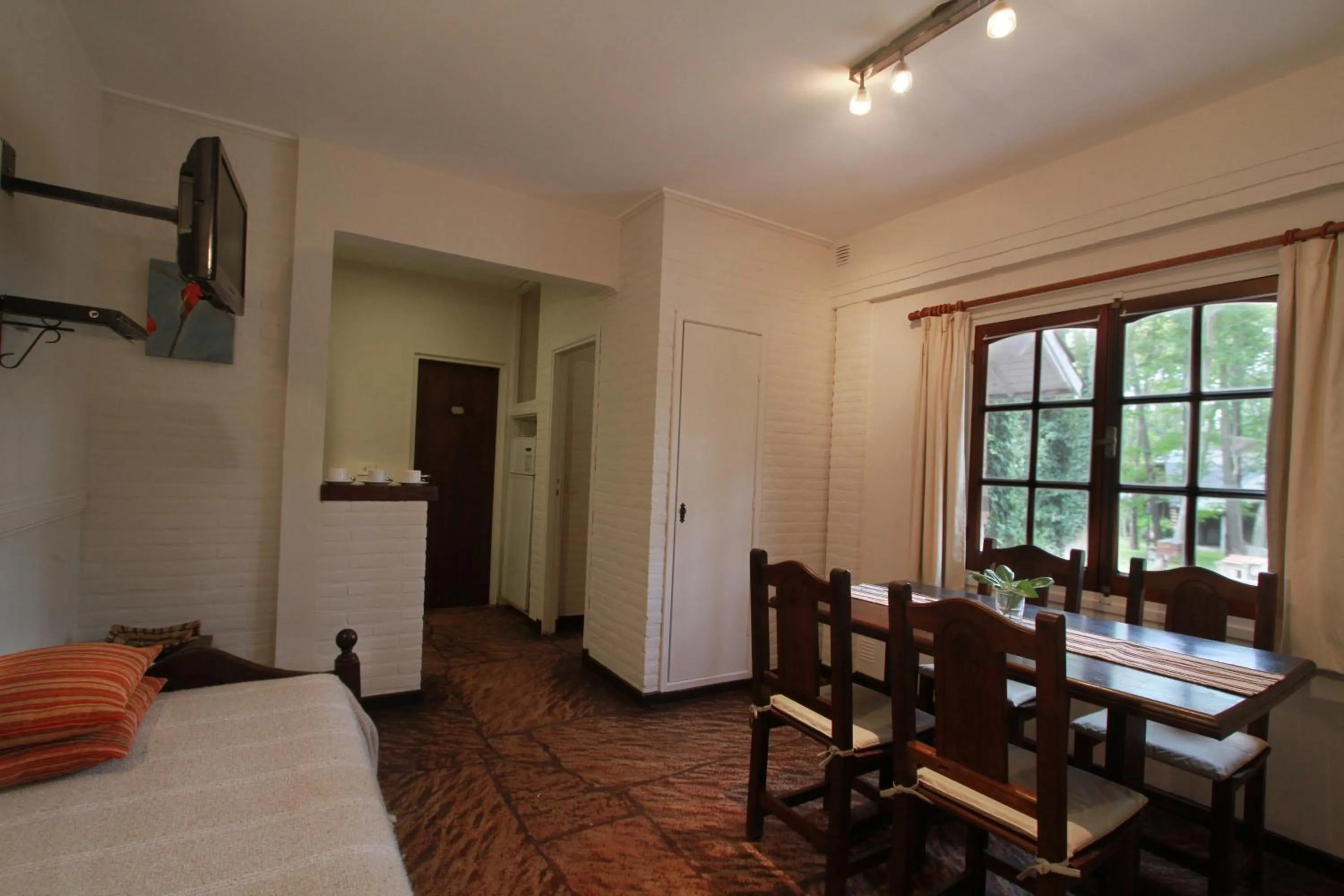 Dining area in Posada del Bosque By HS