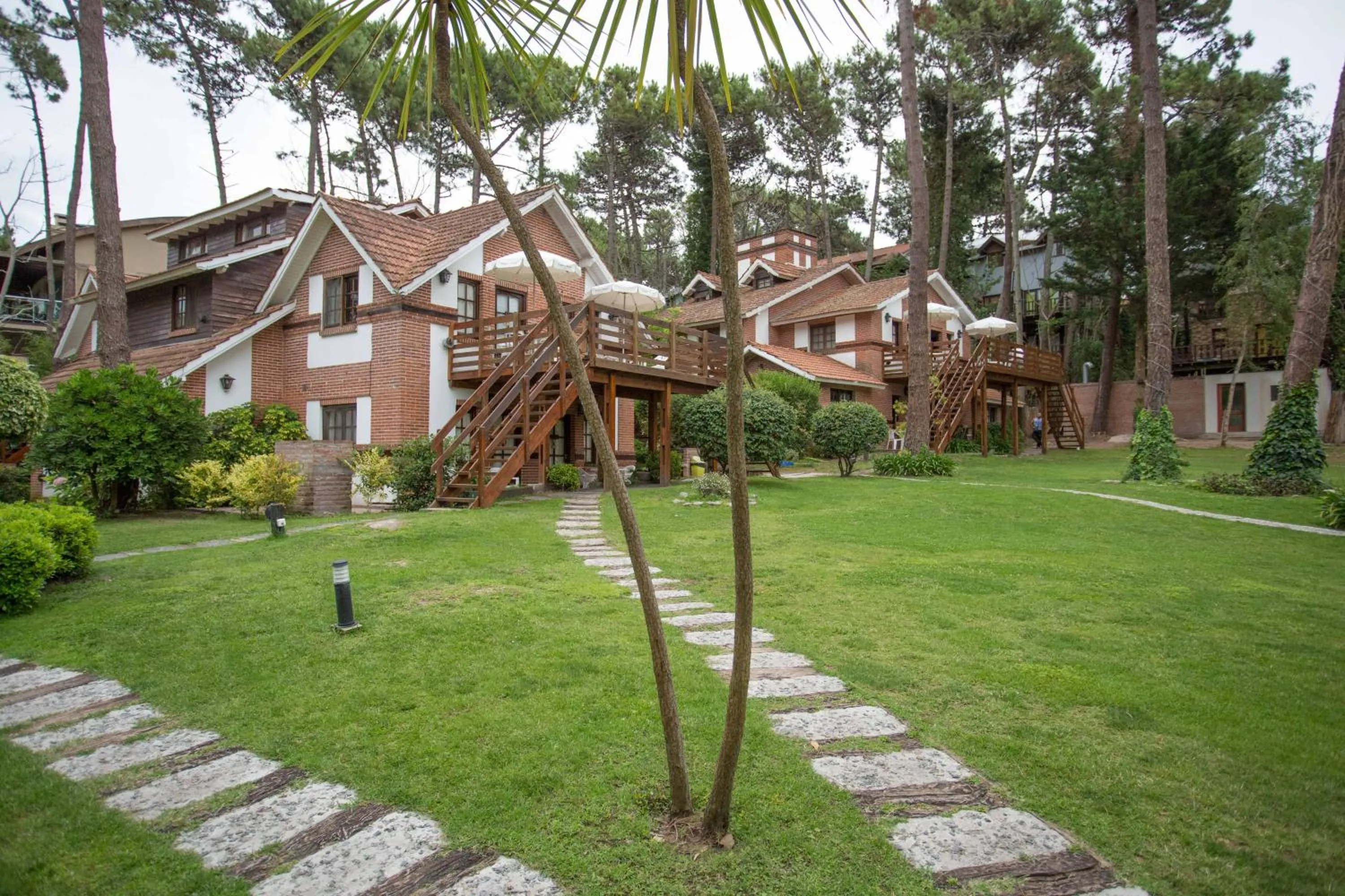 Area and facilities in Posada del Bosque By HS