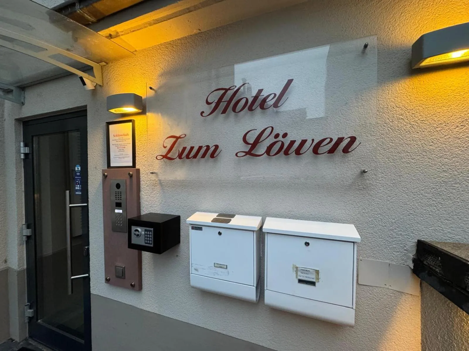 Logo/Certificate/Sign in Zum Löwen
