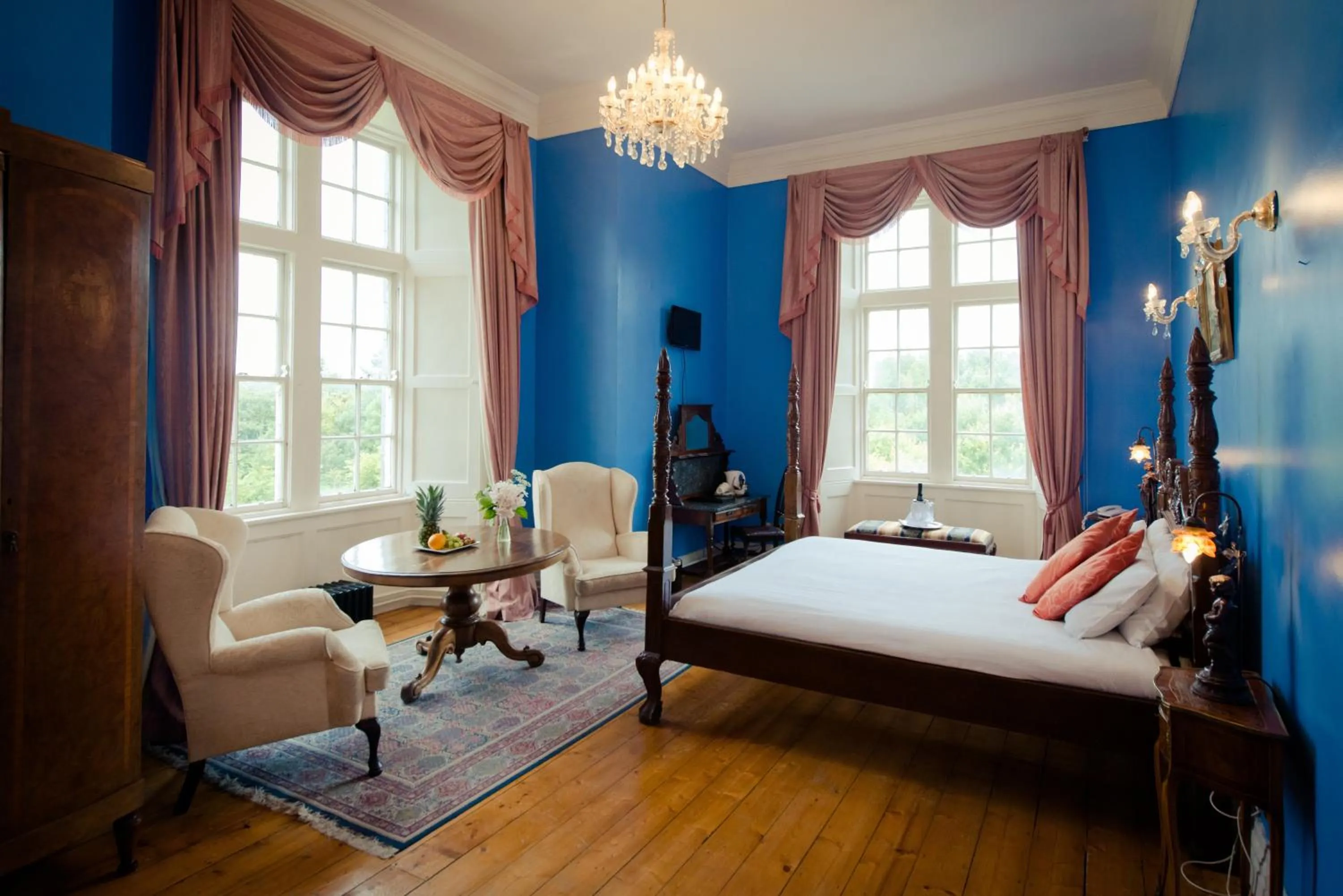 Bed in Kinnitty Castle Hotel