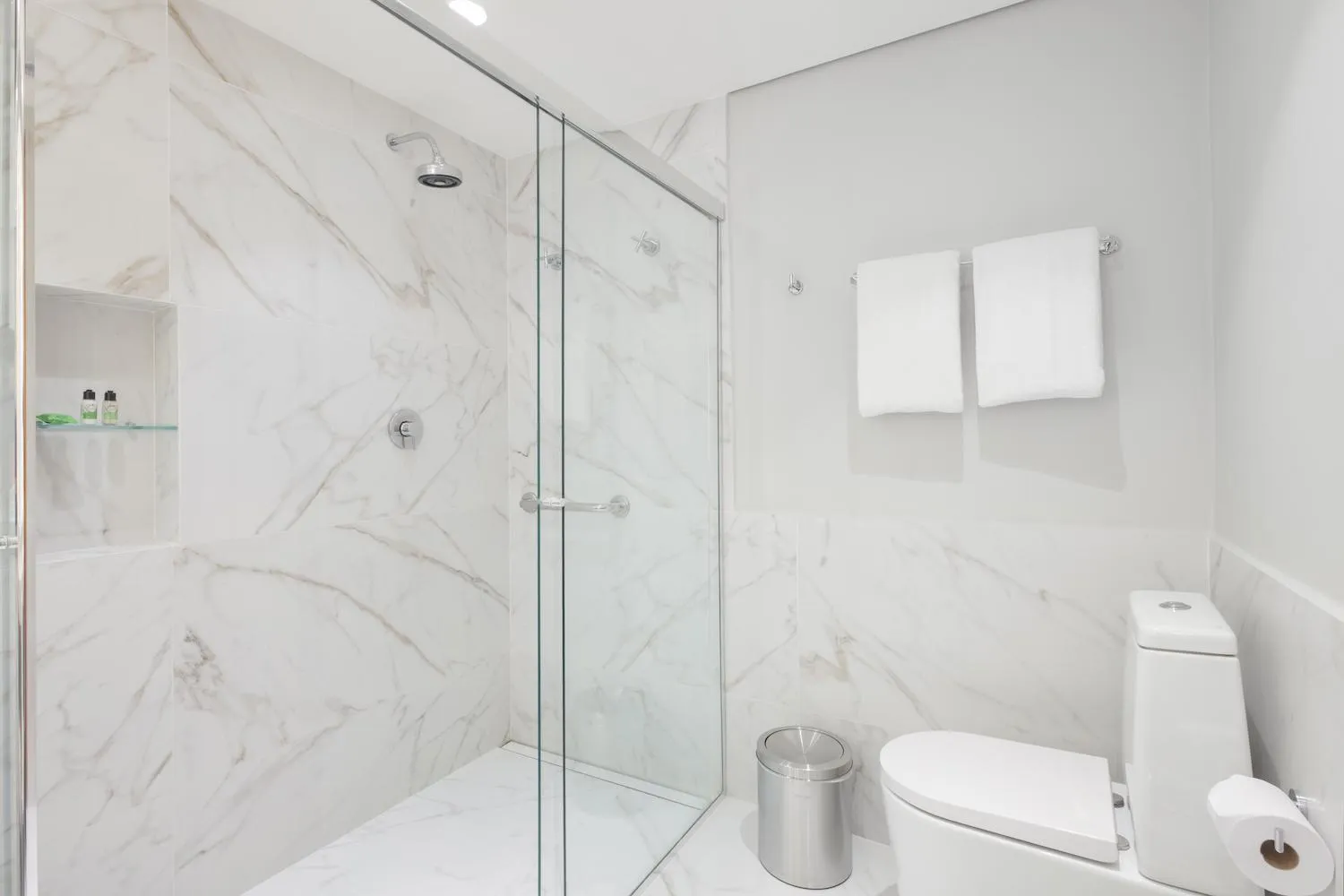 Shower in George V Casa Branca