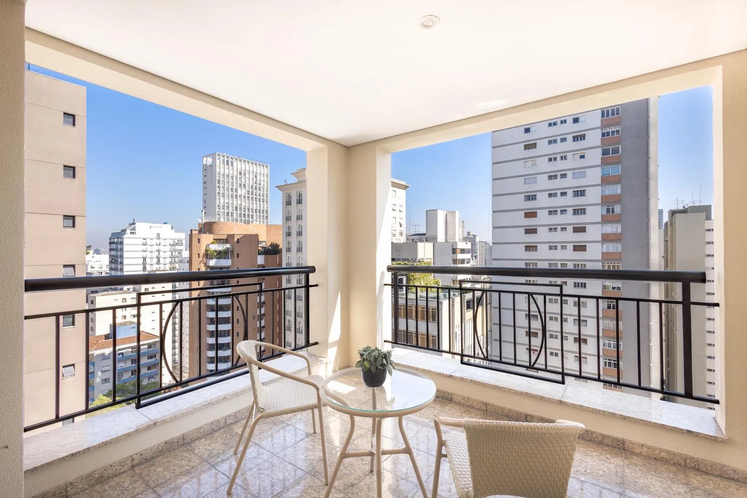 City view in George V Casa Branca